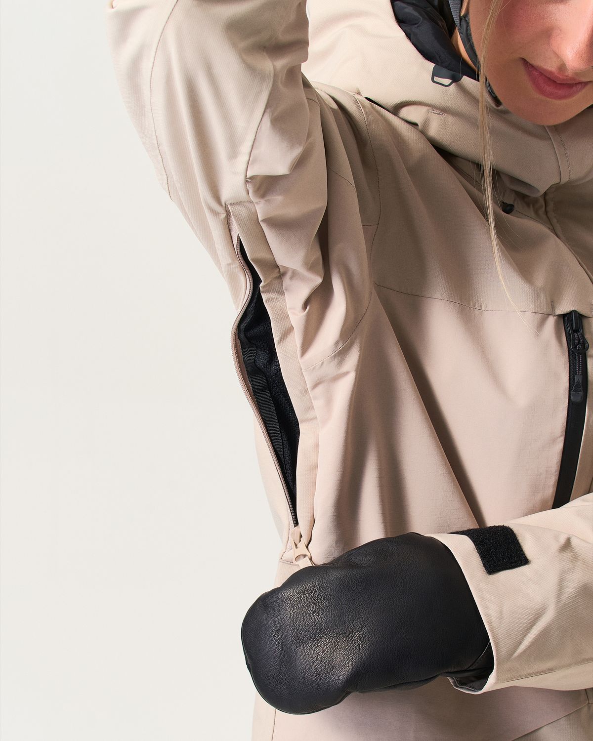 Underarm venting zips