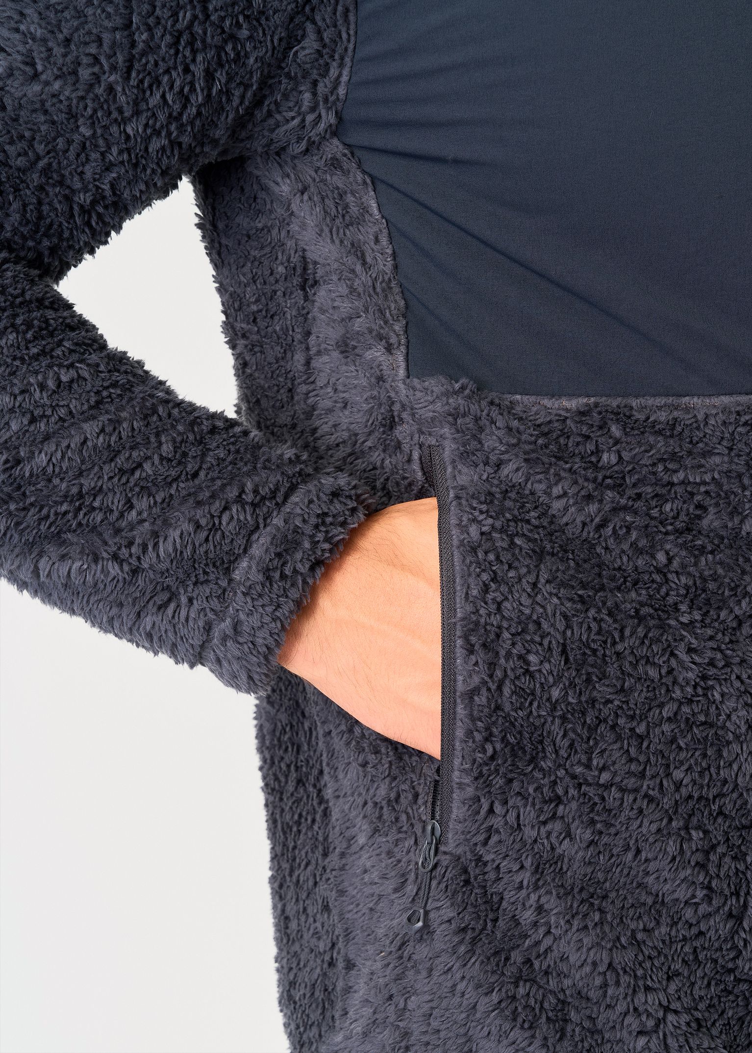 Zipped hand pockets