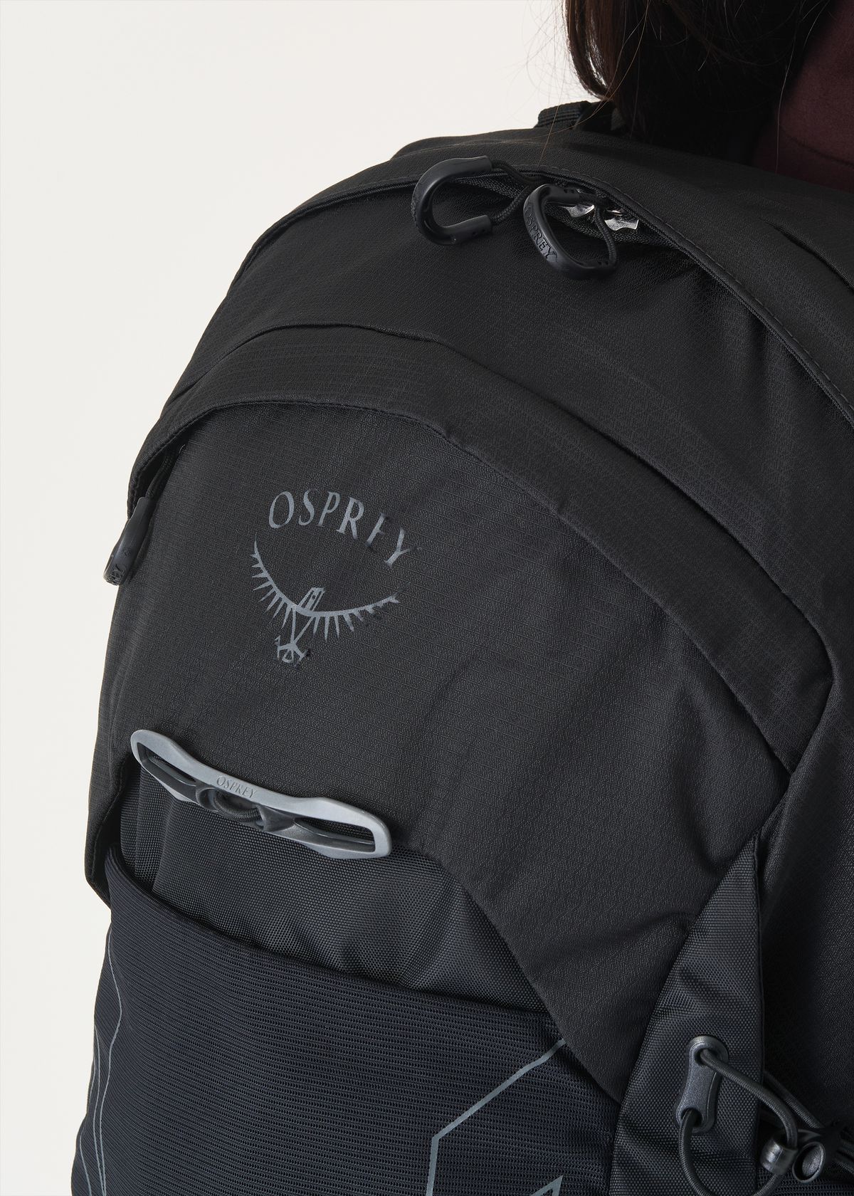 Zipped main compartment  