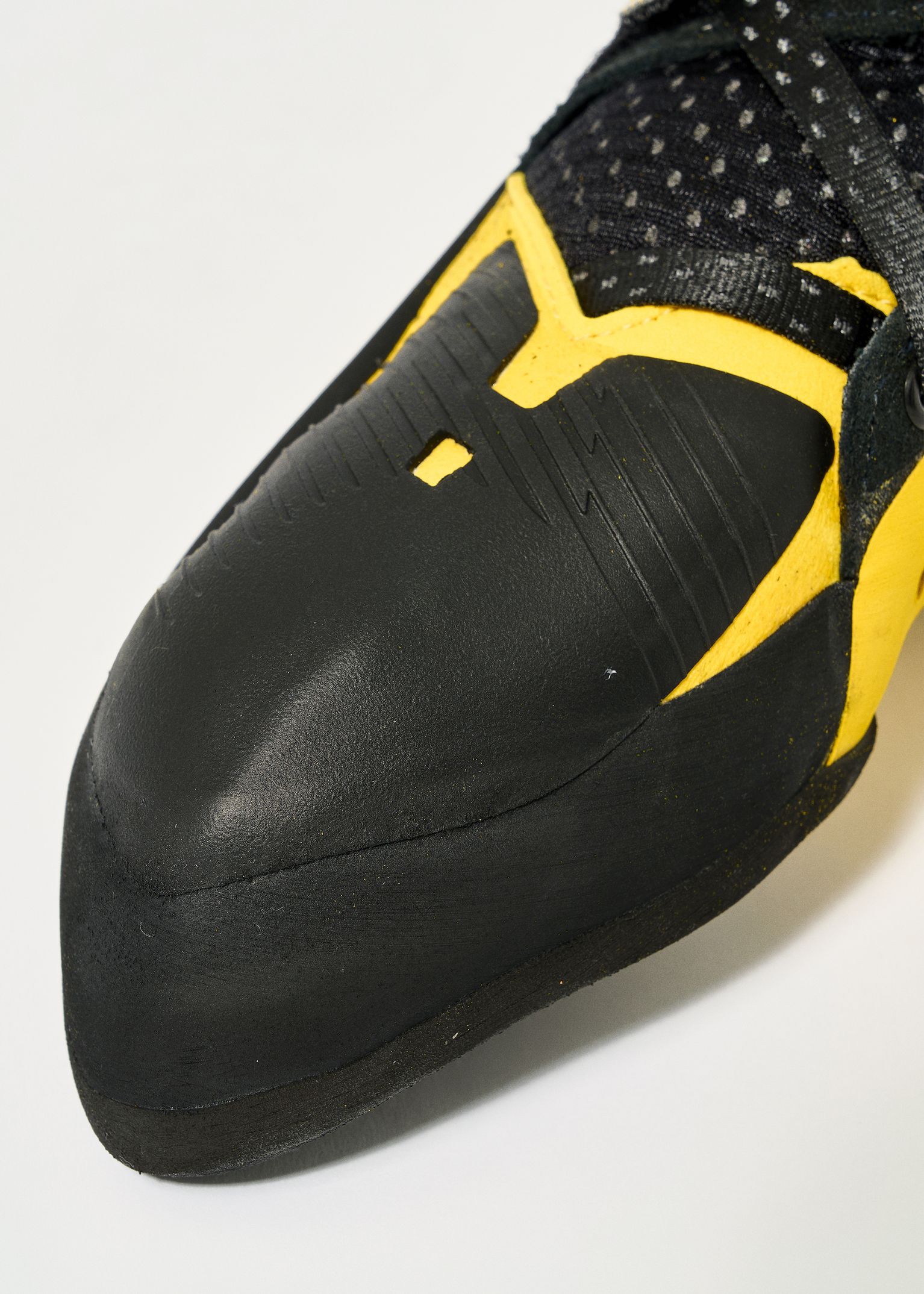 Rubber toe panel