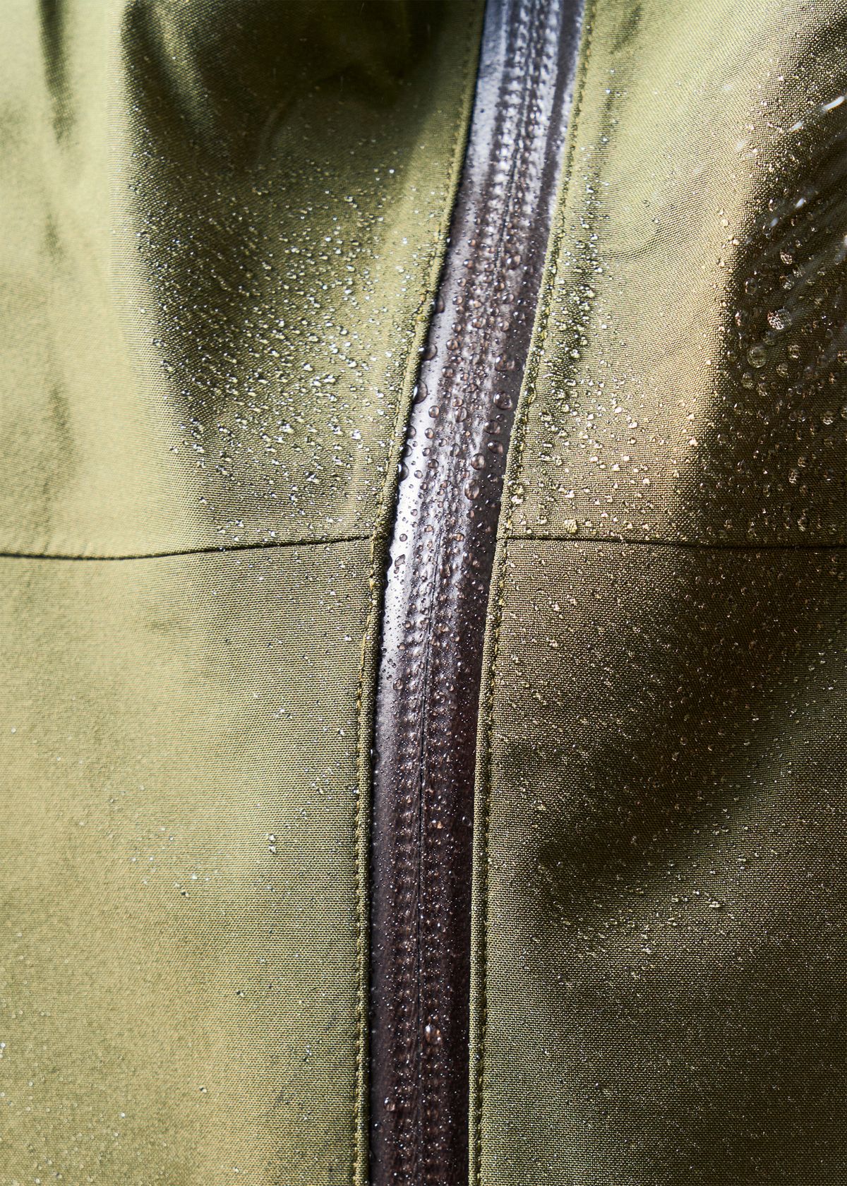 Water-repellent front zip