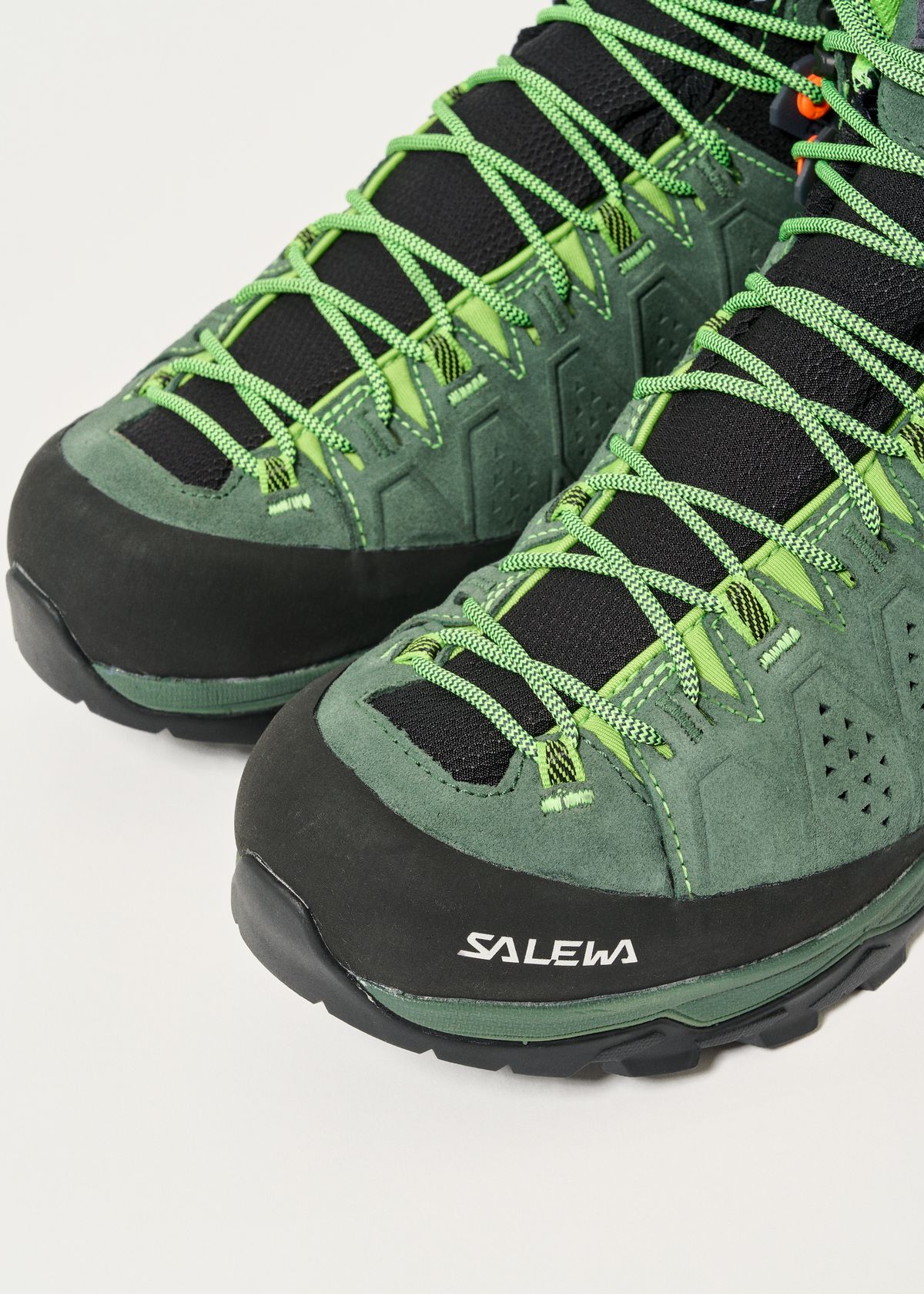 To-the-toe lace closure 