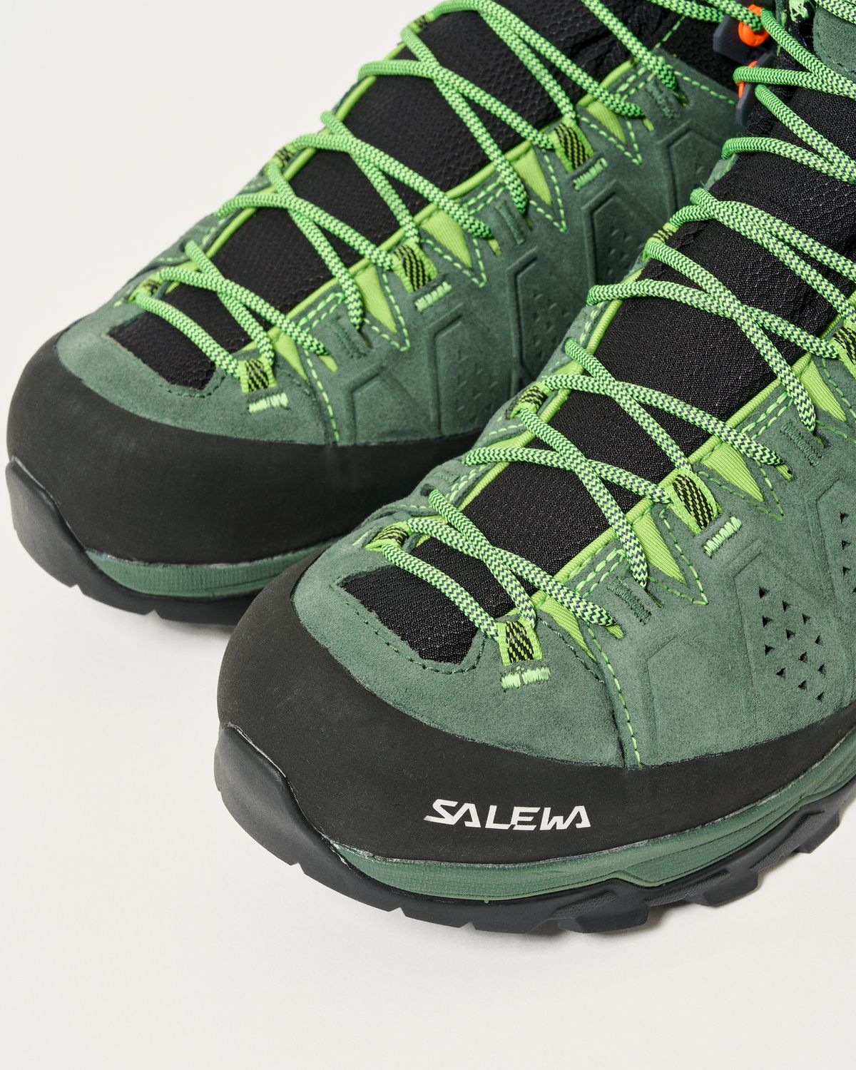 To-the-toe lace closure 