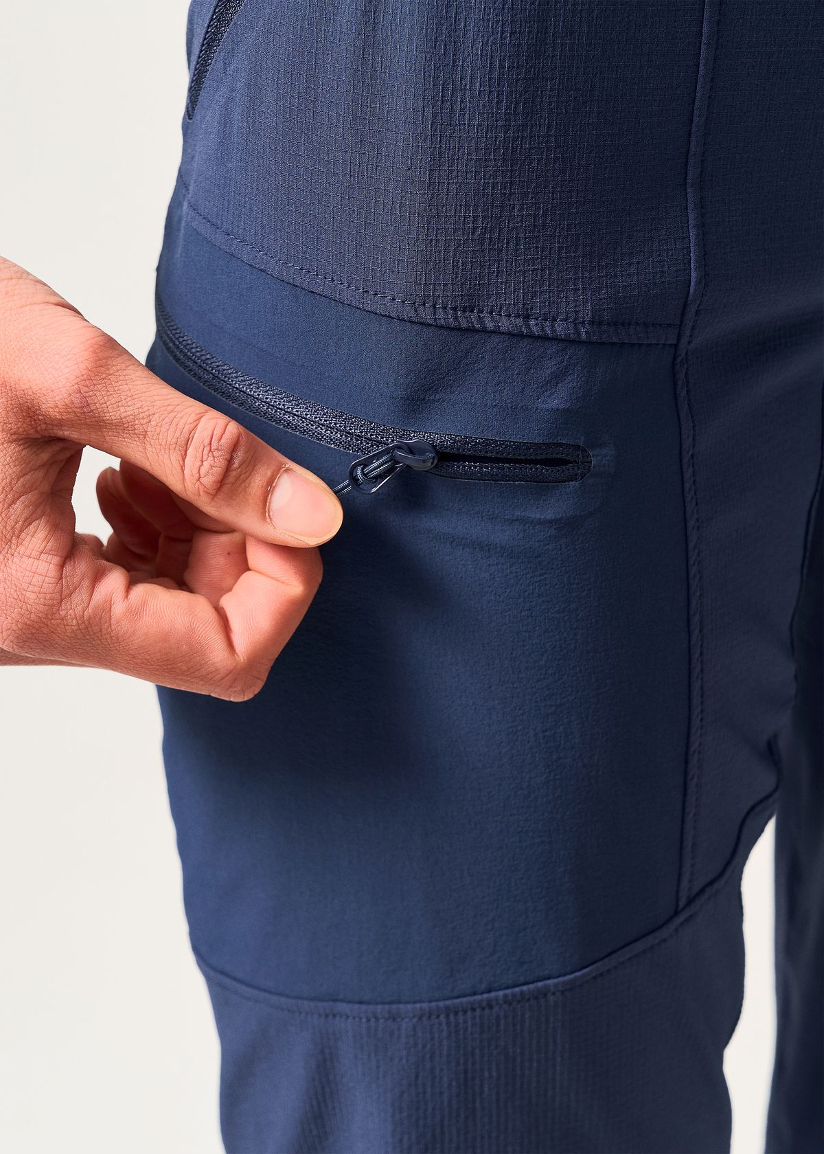 Zipped thigh pockets