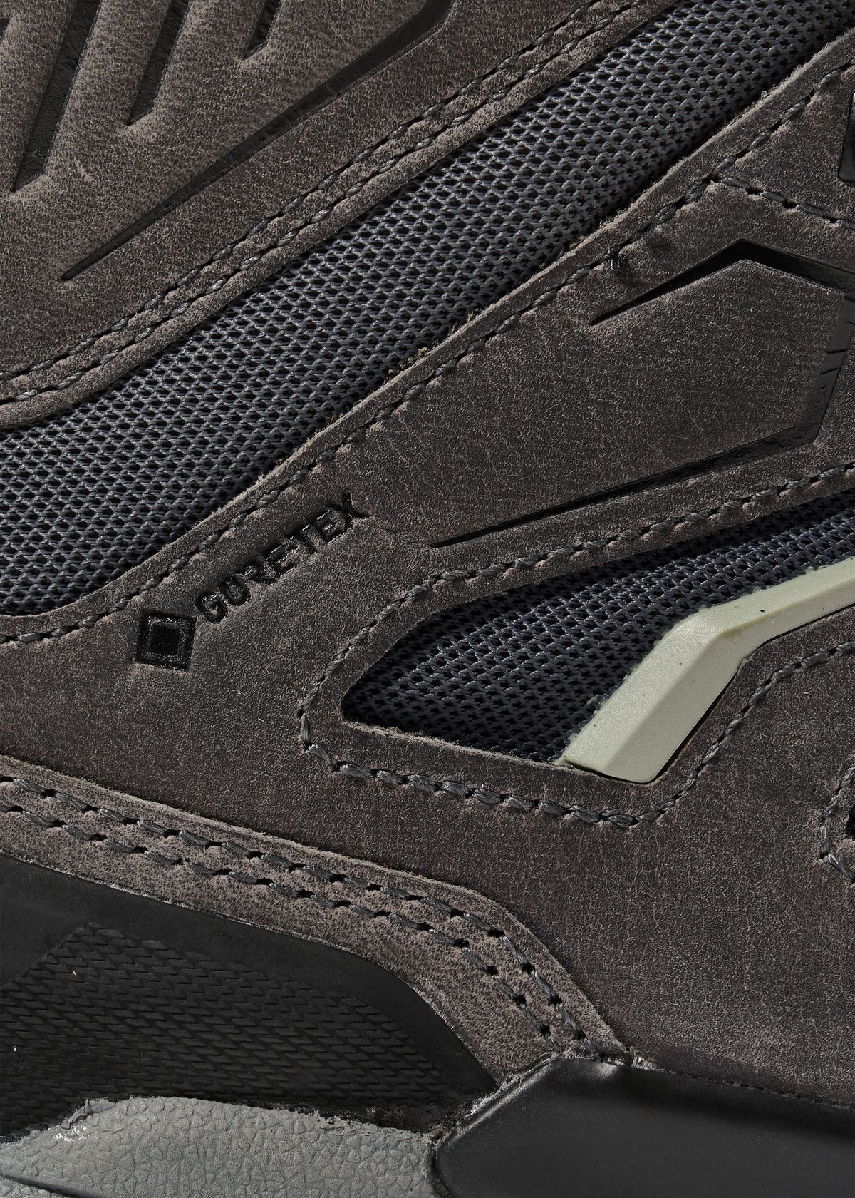 GORE-TEX waterproof protection	