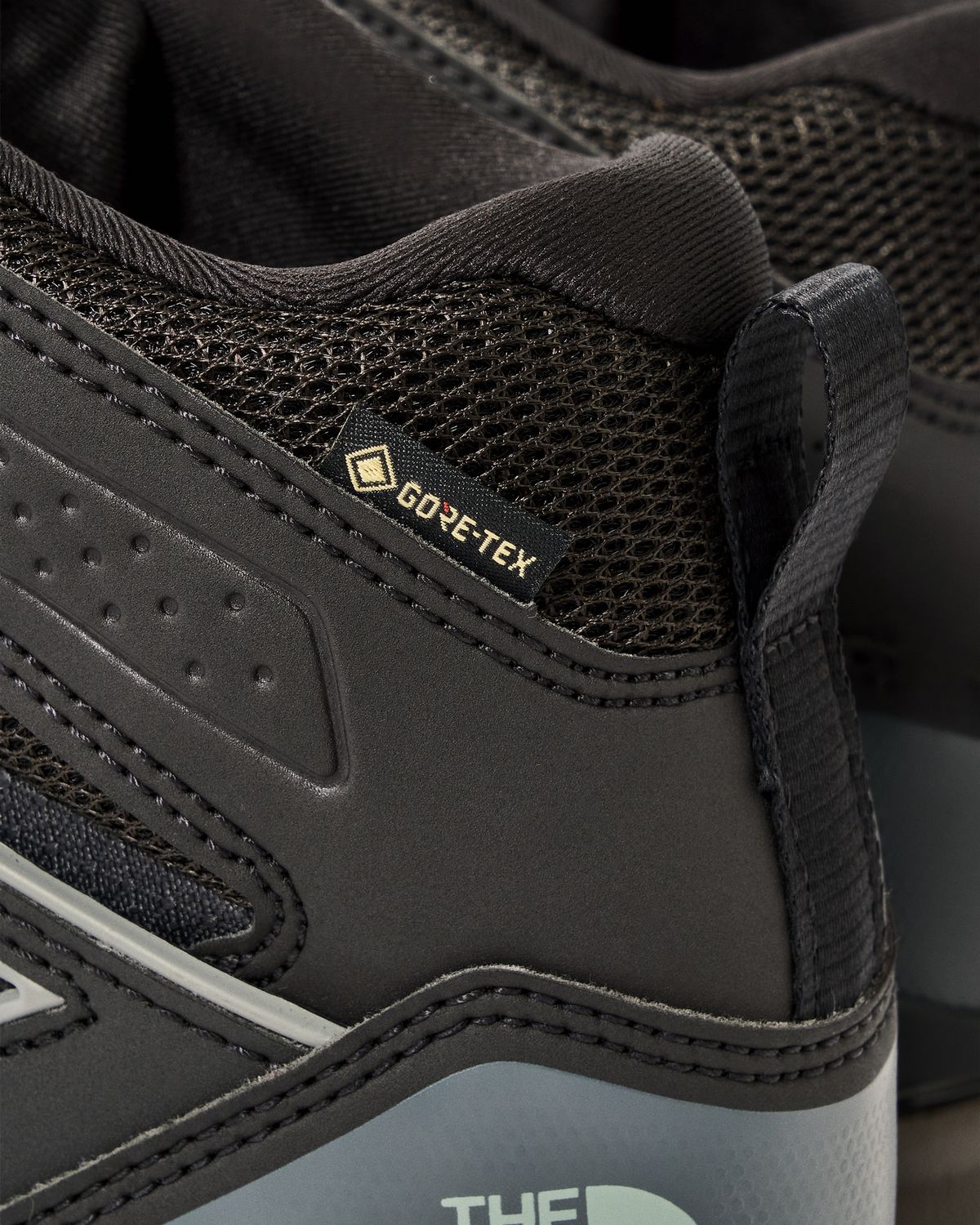  GORE-TEX waterproof protection