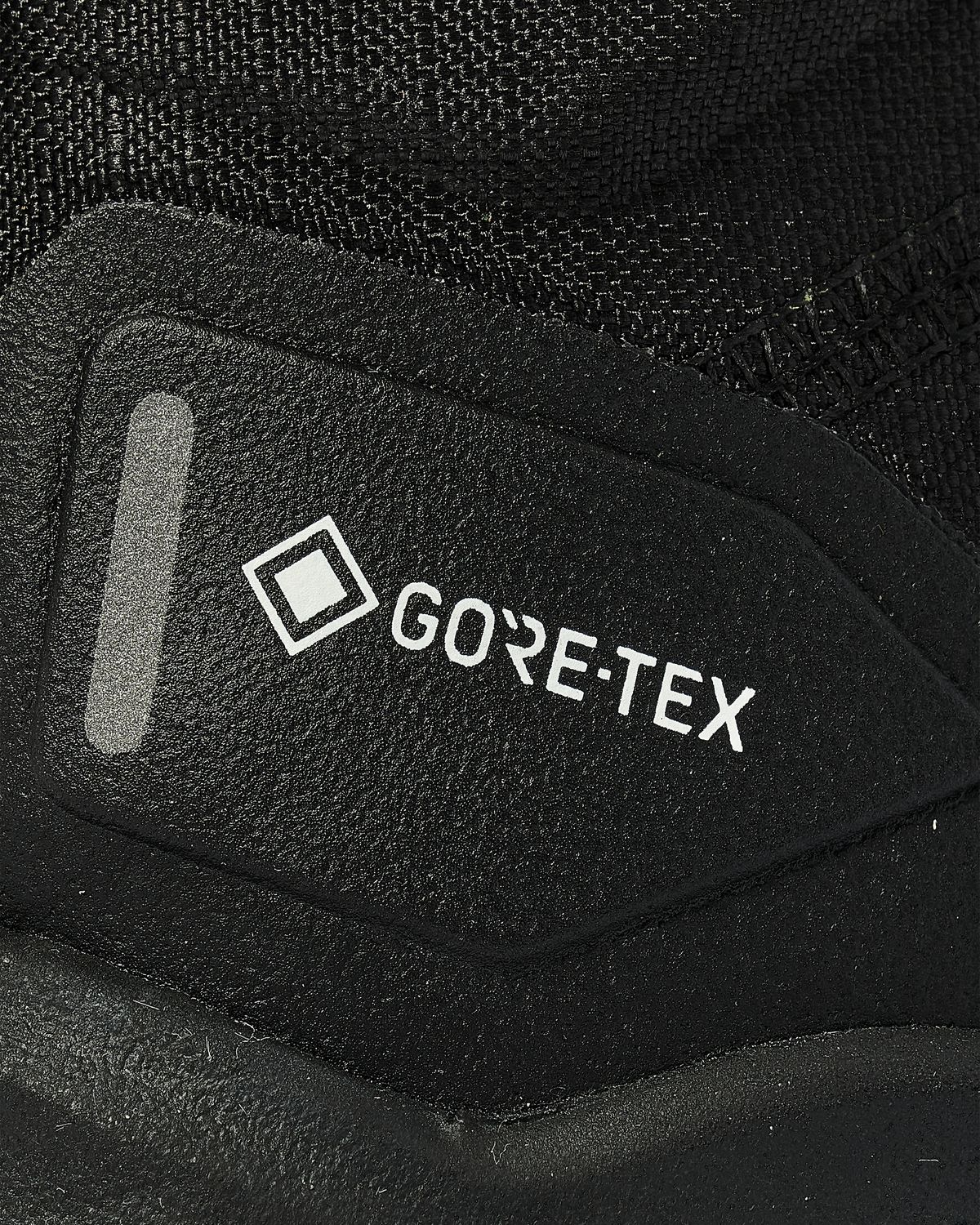 GORE-TEX waterproof protection