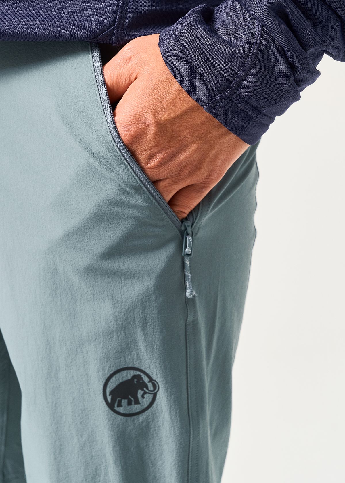 Zipped hand pockets