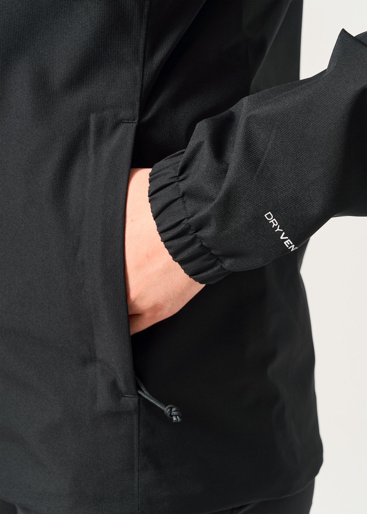 Zipped hand pockets