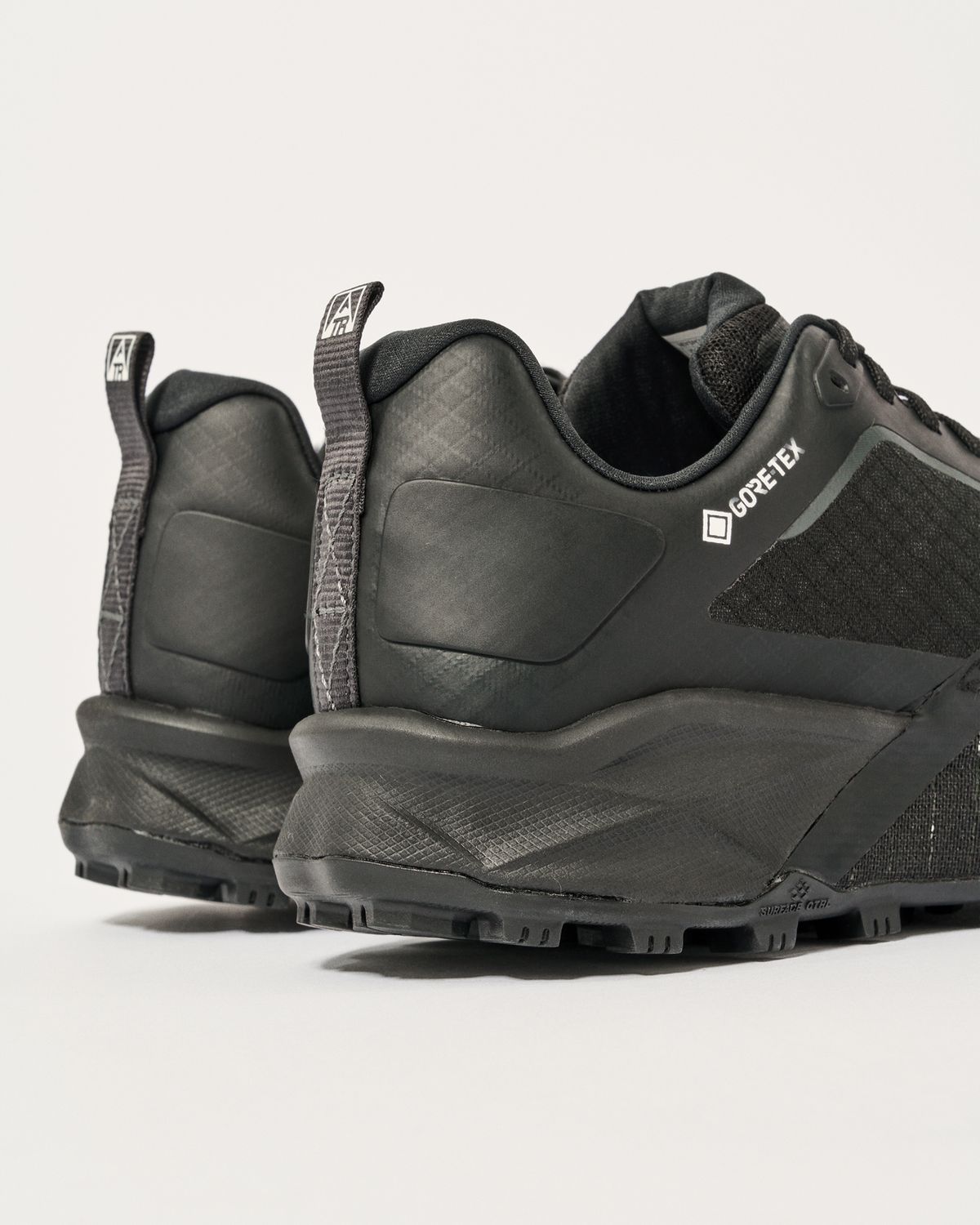  GORE-TEX waterproof protection