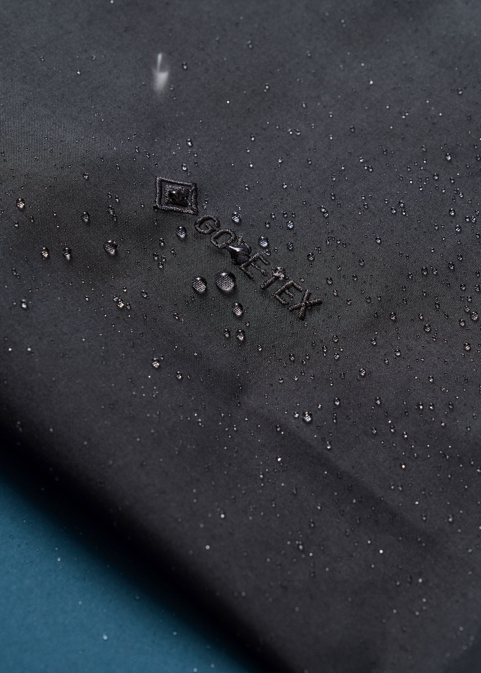 GORE-TEX 3-layer expanded polyethylene (ePE) waterproof protection 