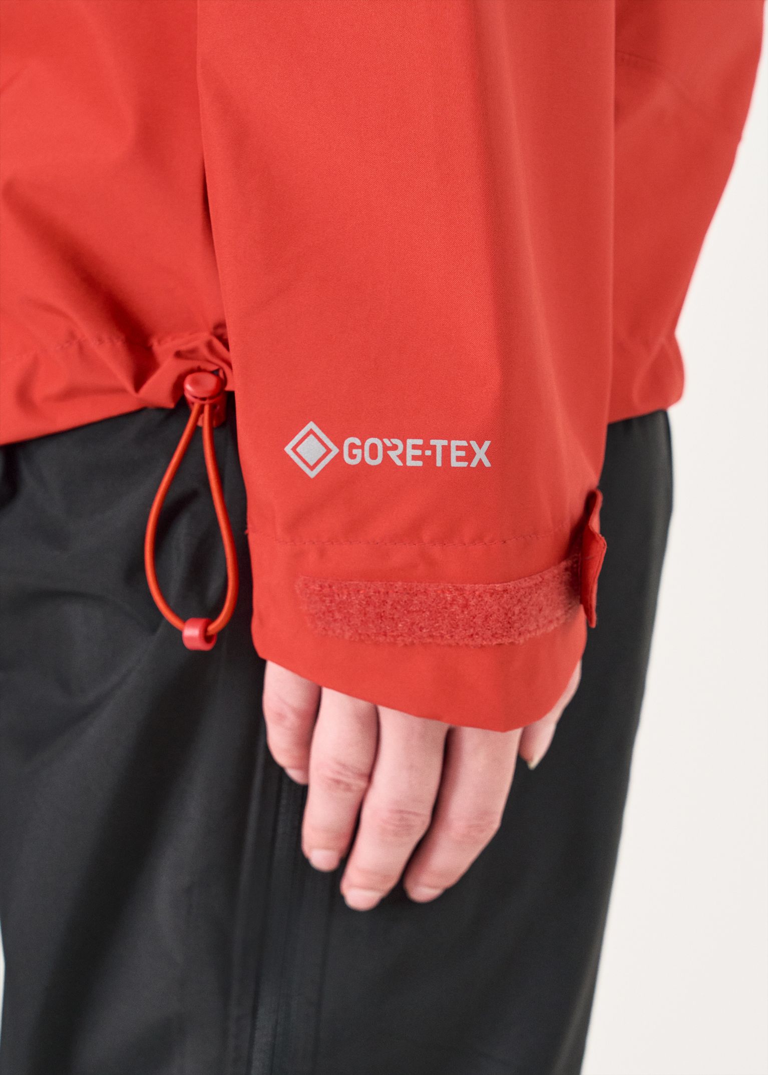  Adjustable cuffs 