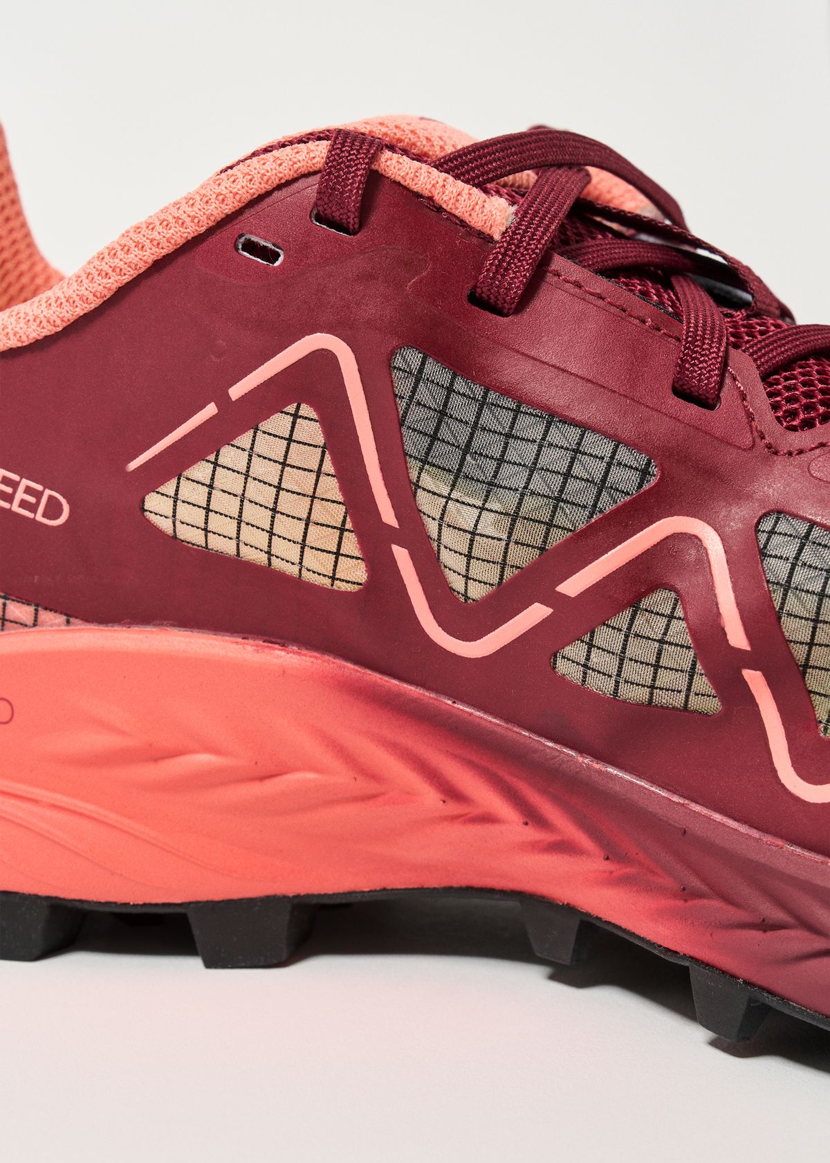 StickyGrip outsole with 8mm lugs