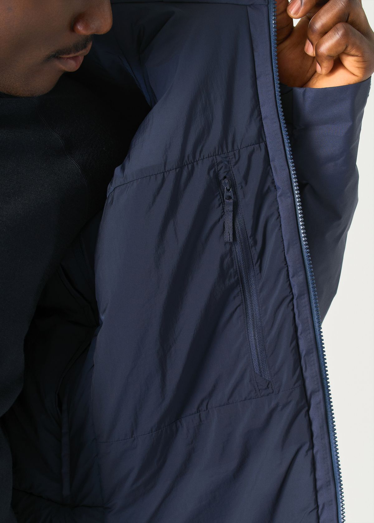 Internal zipped pocket 