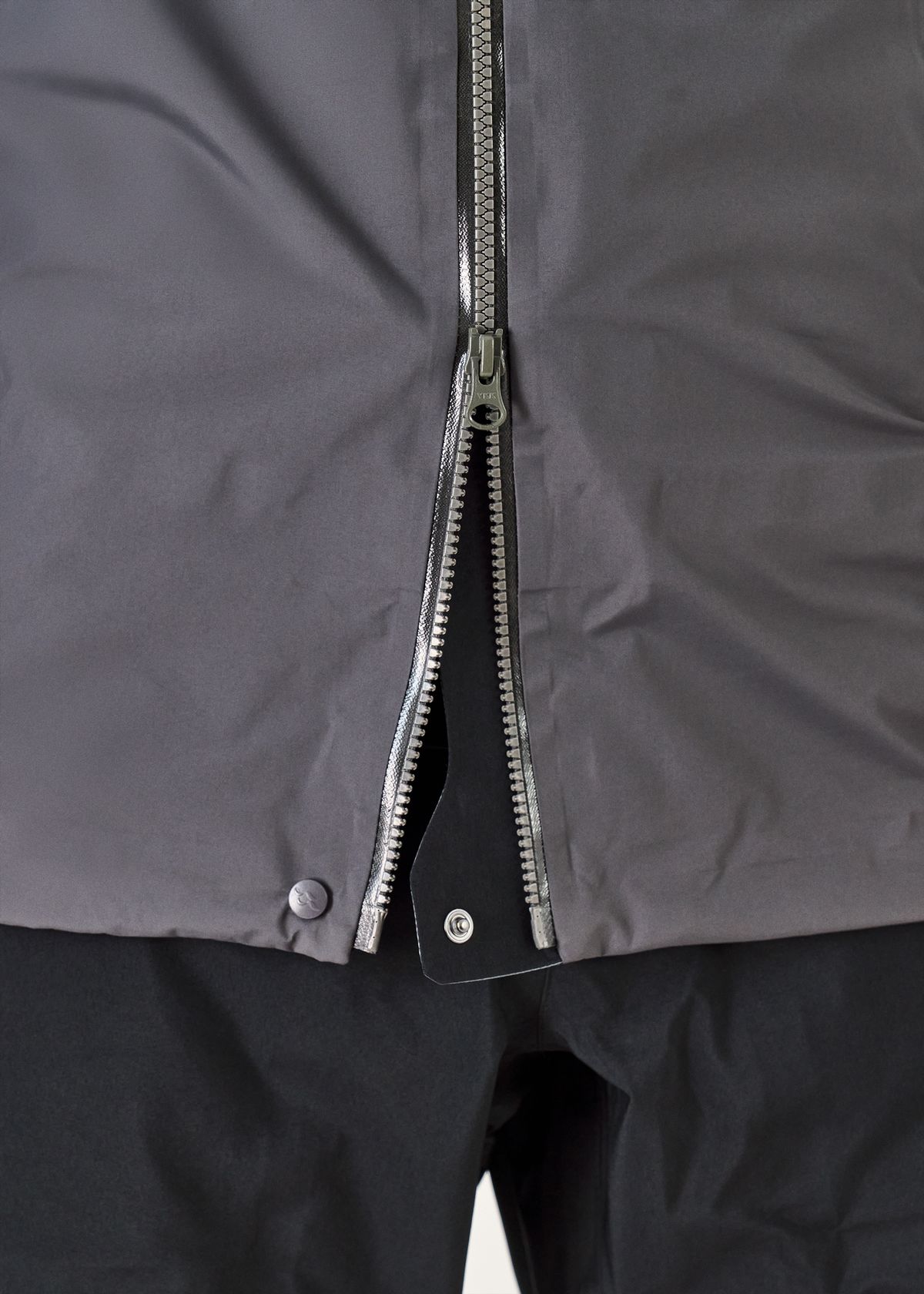  Two-way front zip