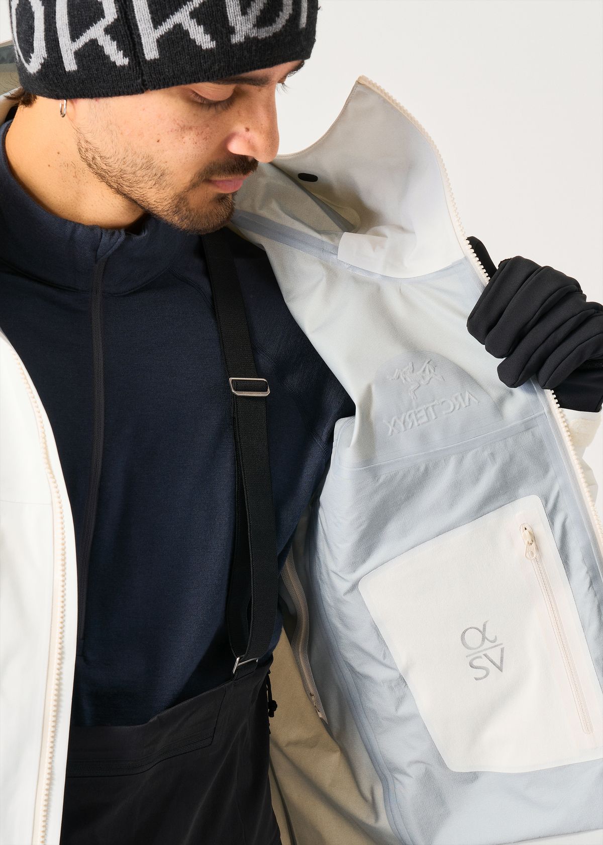  Internal zipped pocket