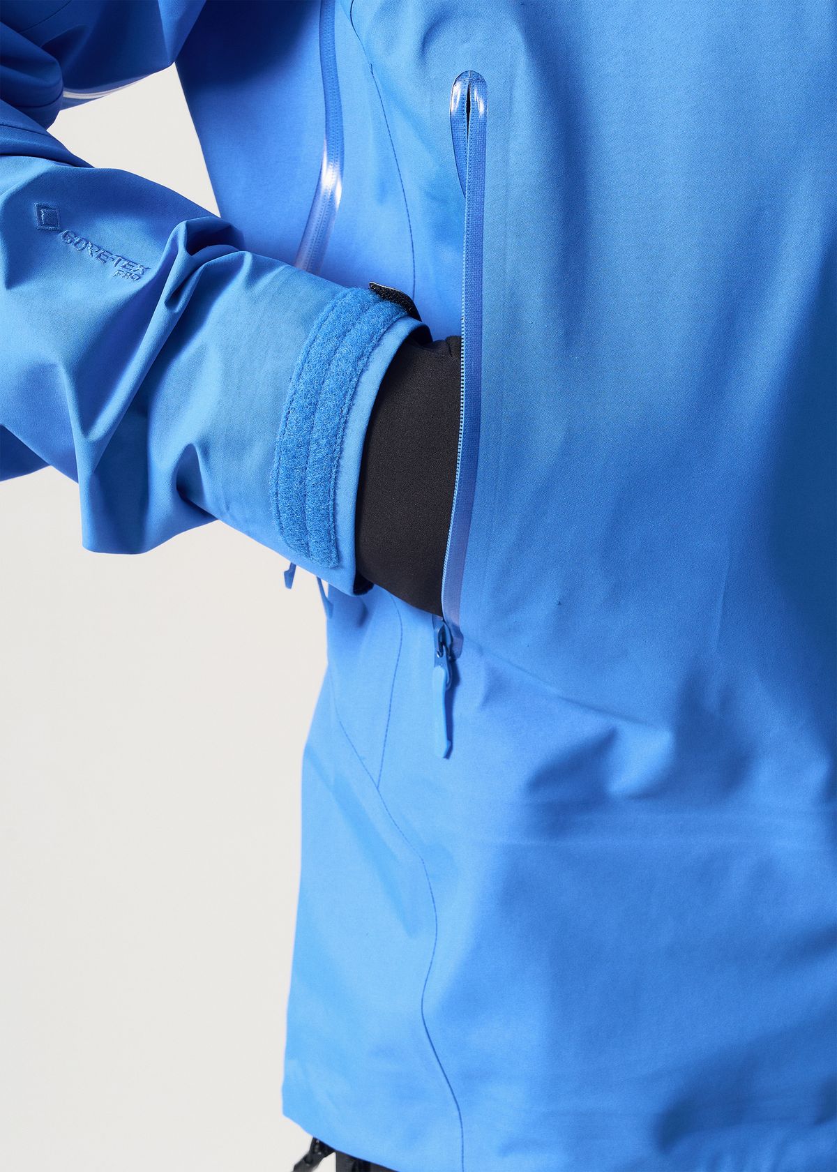 Harness compatible hand pockets