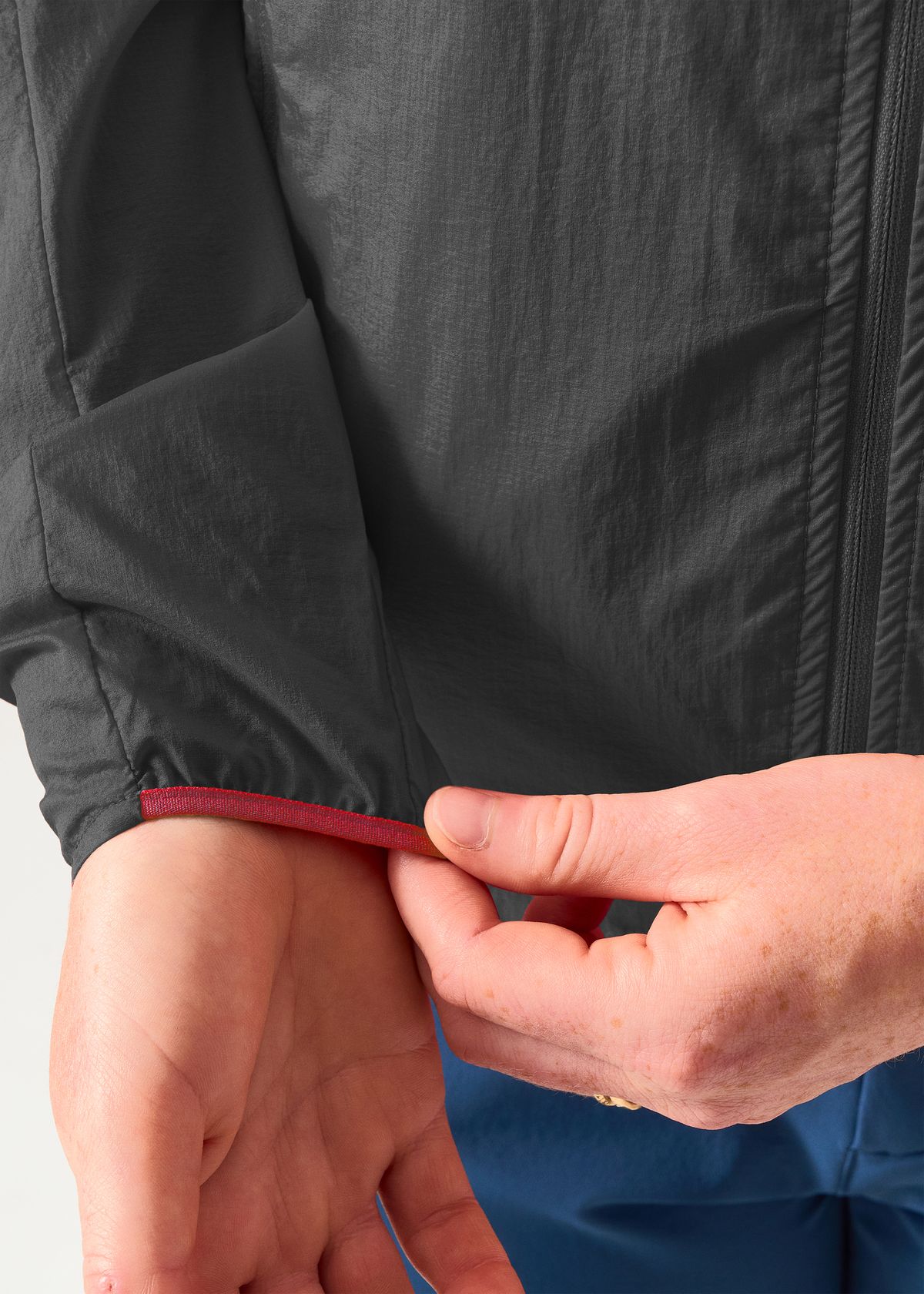  Semi-elasticated cuffs 