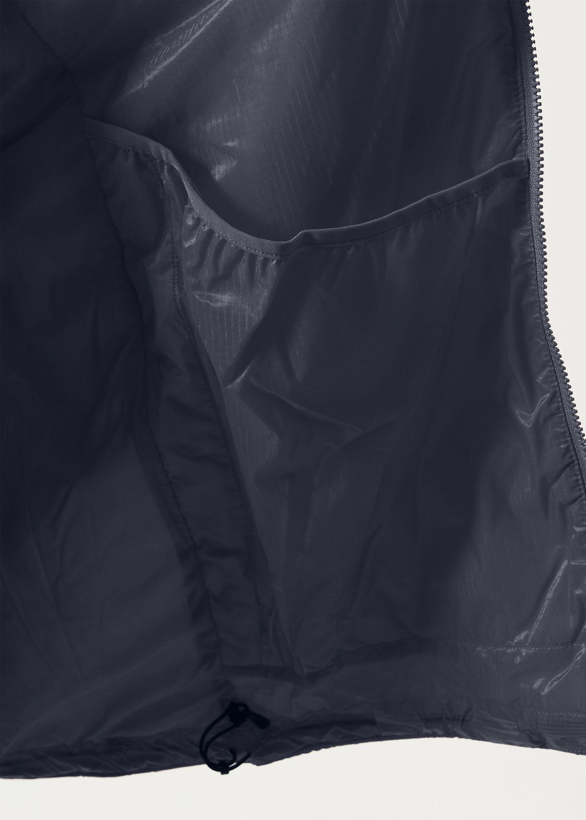  Internal drop pockets