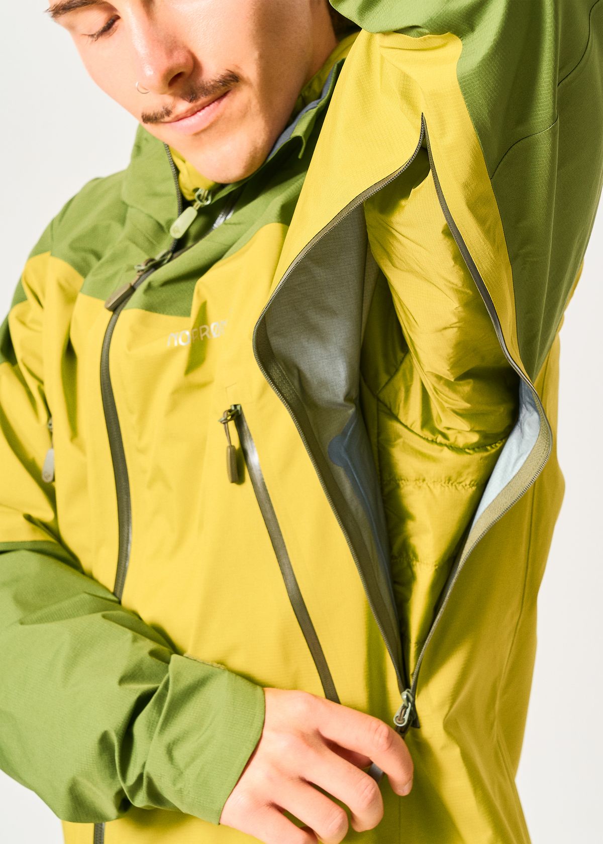  Two-way pit zips