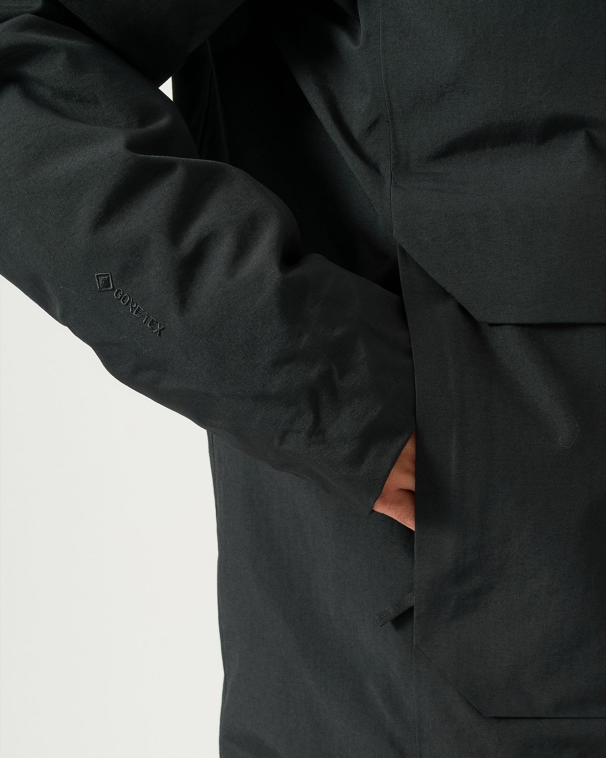 High-volume hand pockets