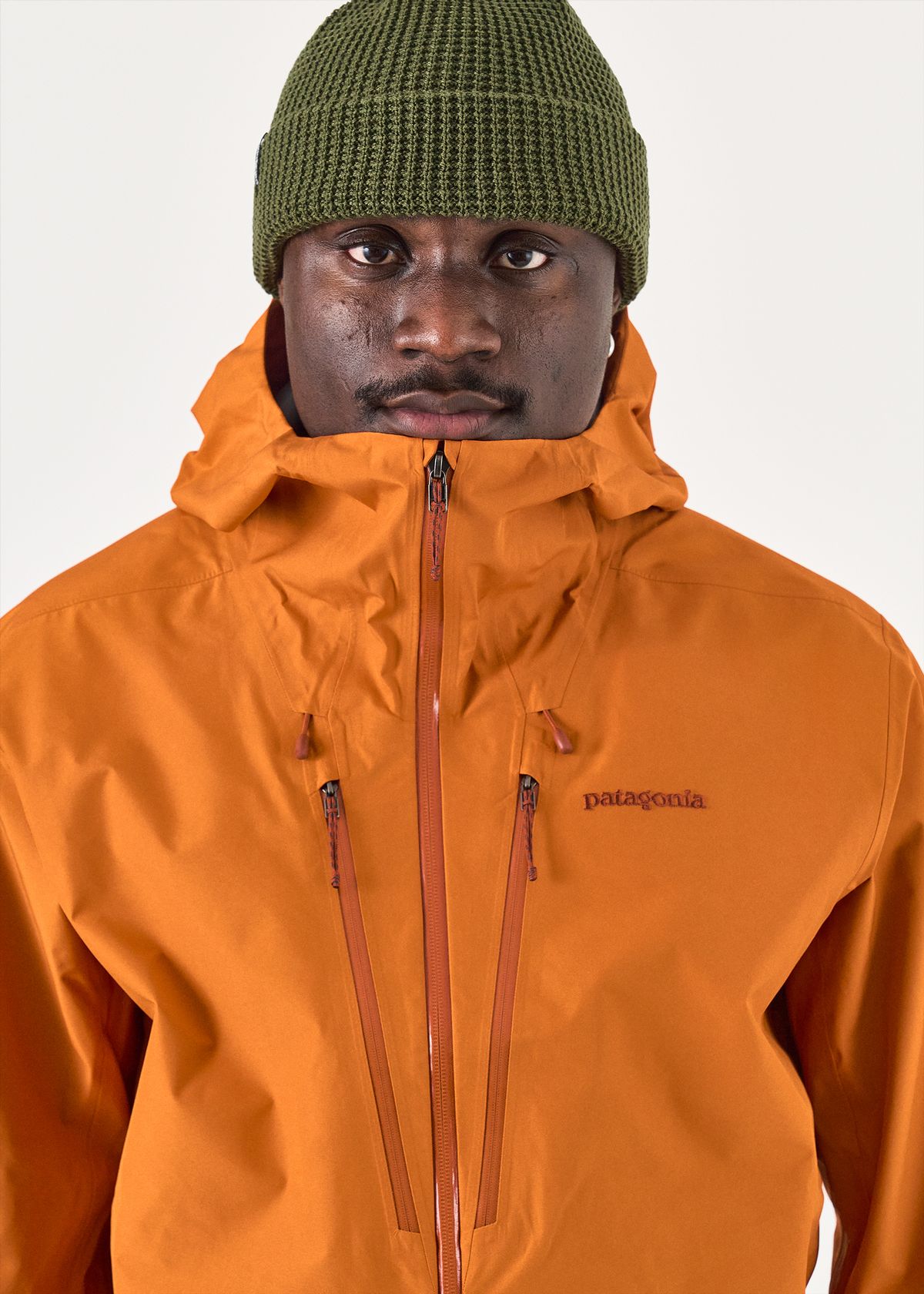  Zipped chest pockets 