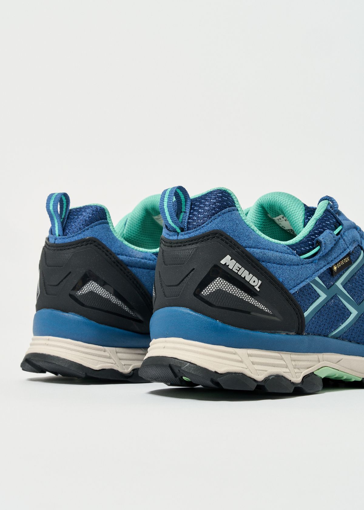 Two-zone lacing system