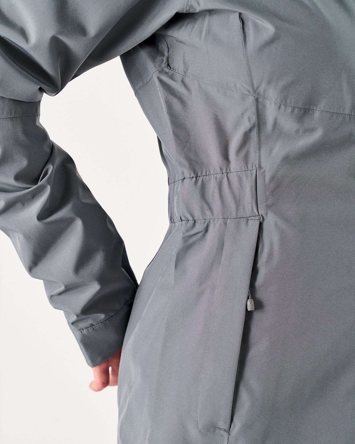 Semi-elasticated waist 