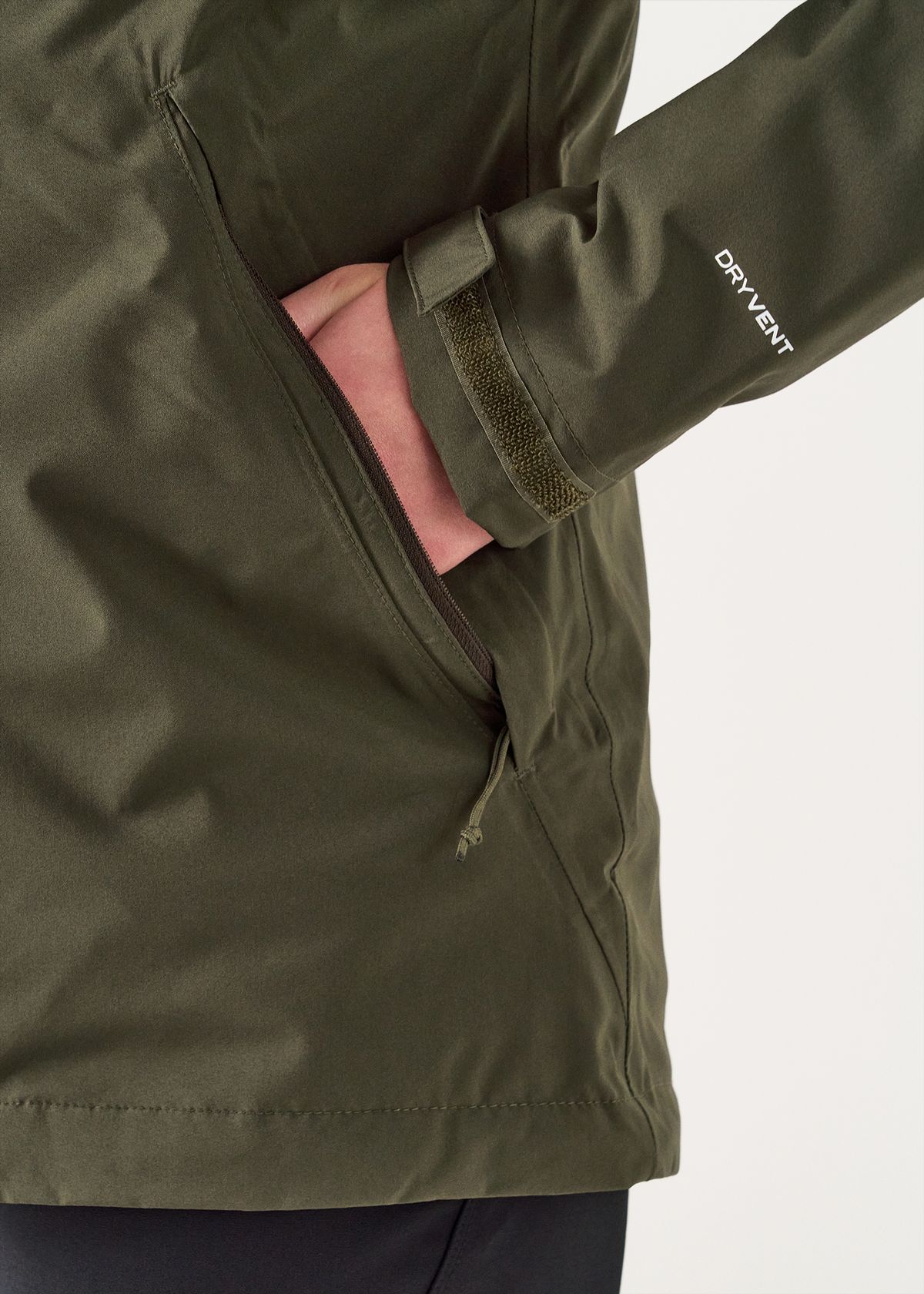 Zipped hand pockets on both jackets 