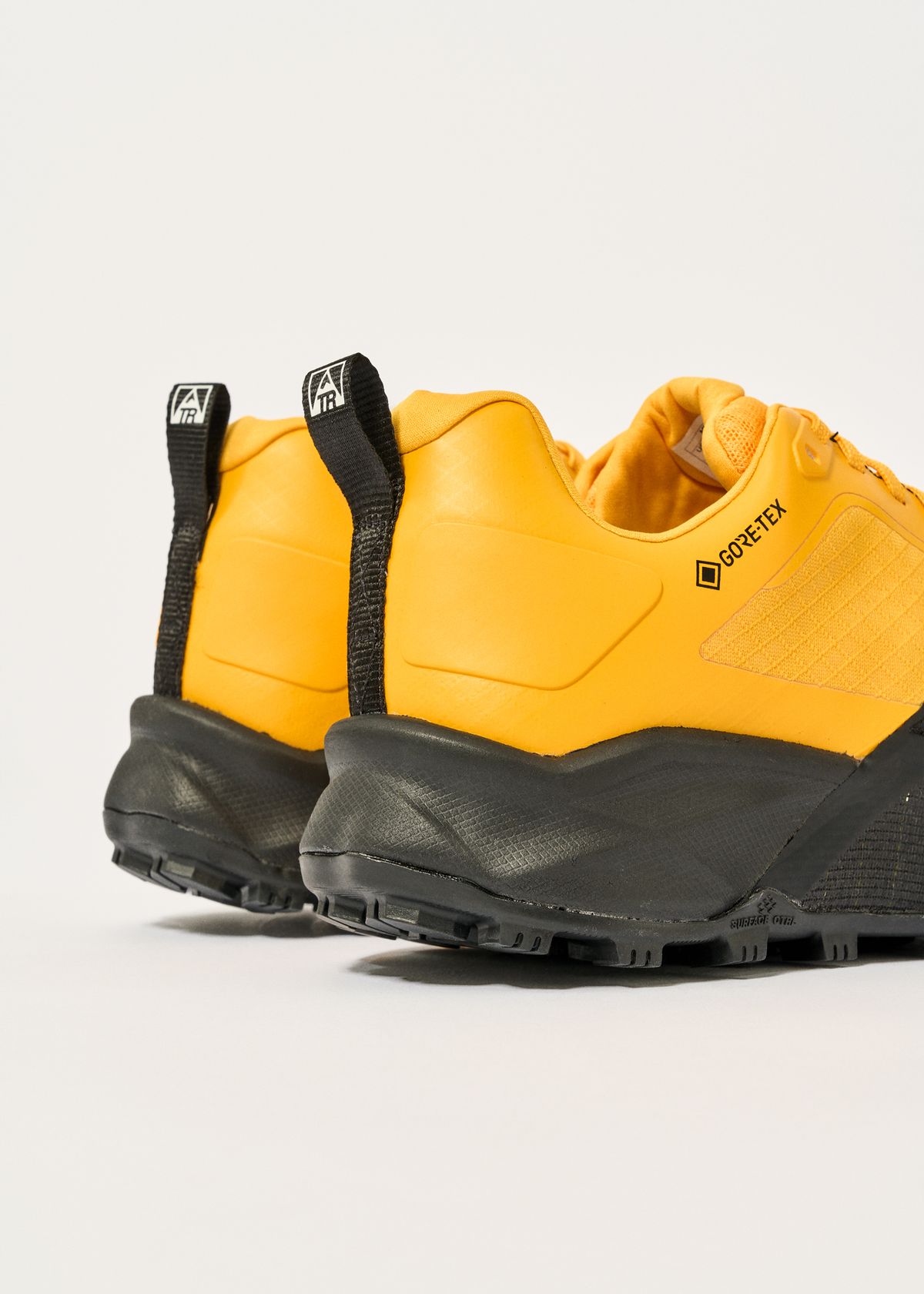  GORE-TEX waterproof protection