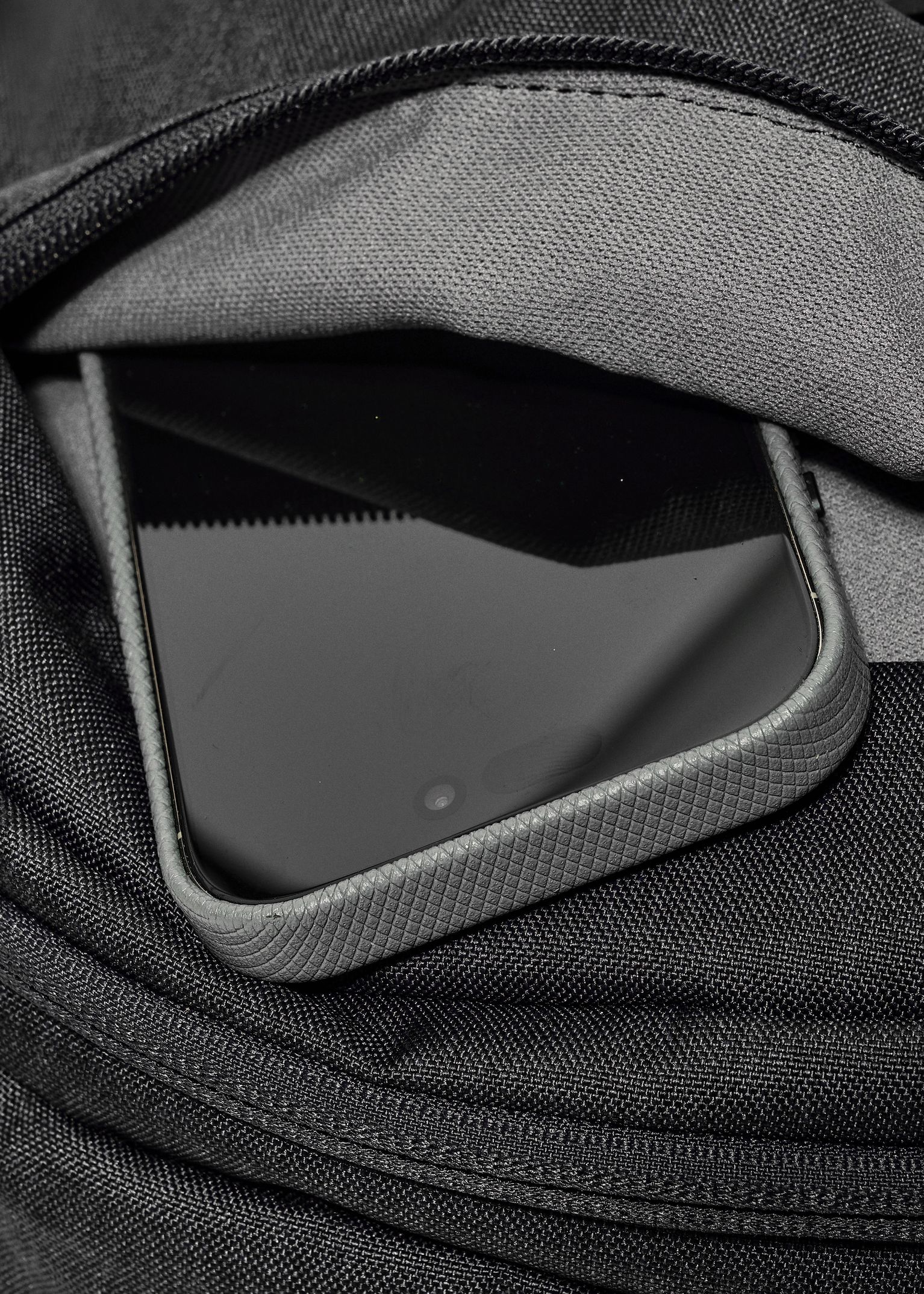Scratch-free pocket
