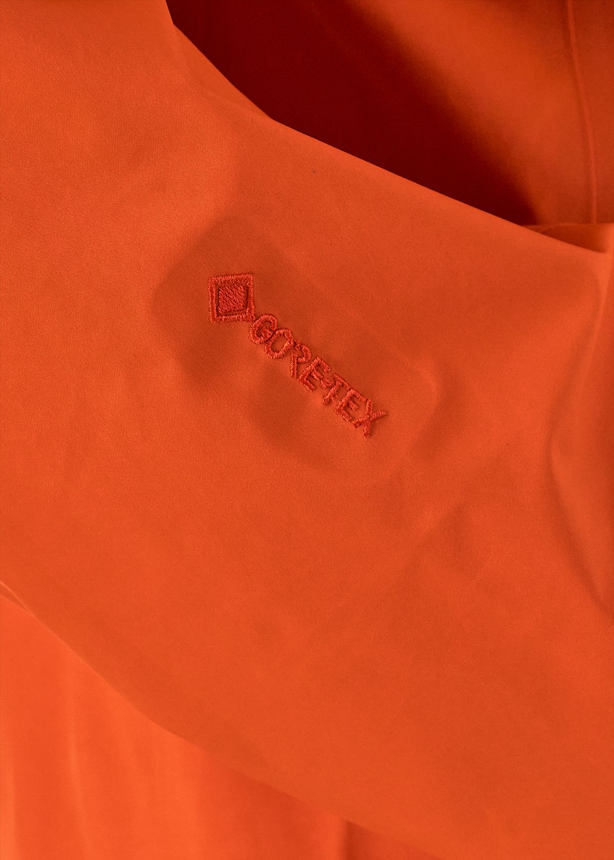 GORE-TEX 3-layer expanded polyethylene (ePE) waterproof protection 