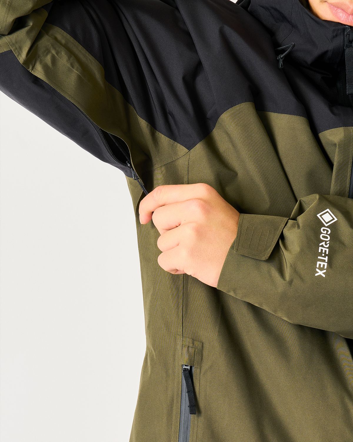  Pit zips on outer jacket 
