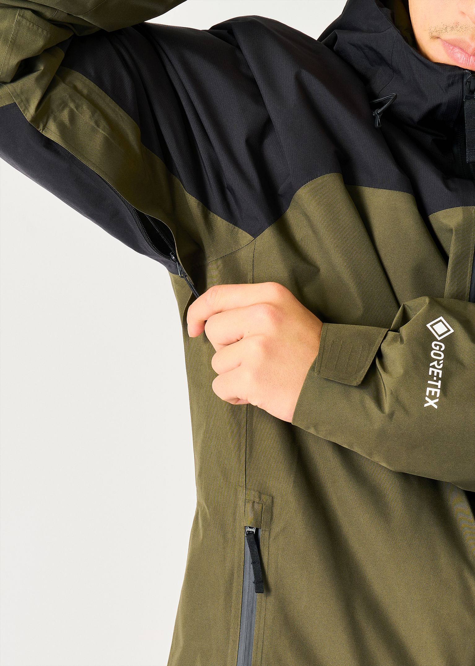  Pit zips on outer jacket 