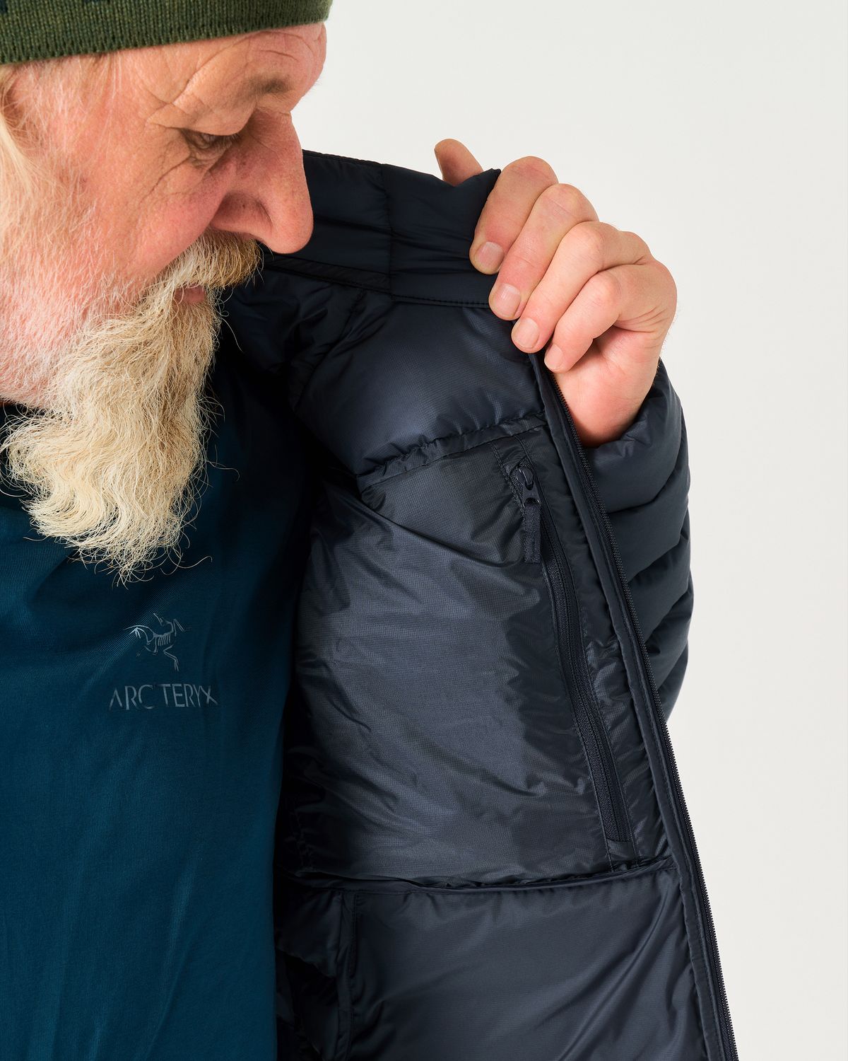 Internal zipped pocket