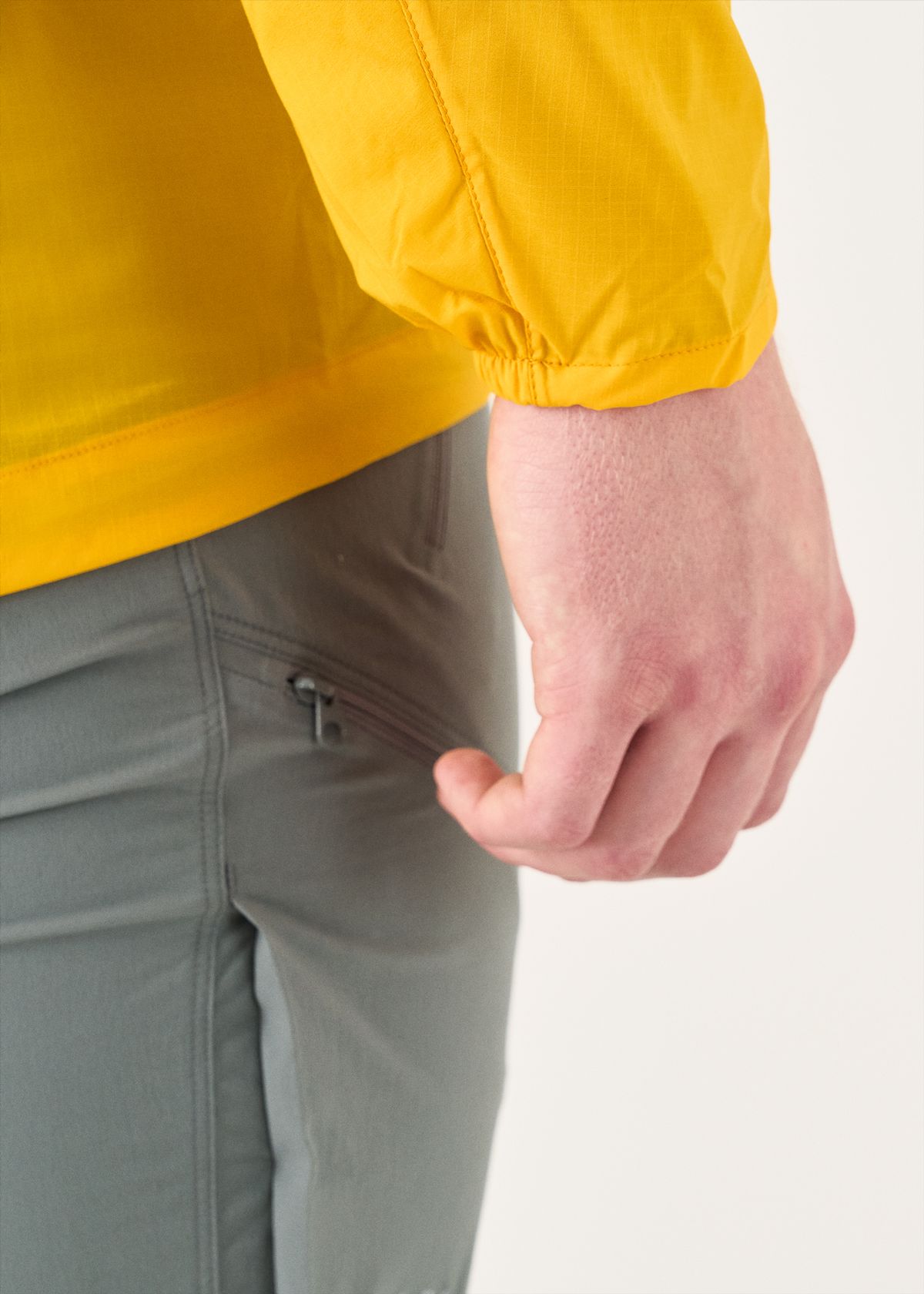   Semi-elasticated cuffs 