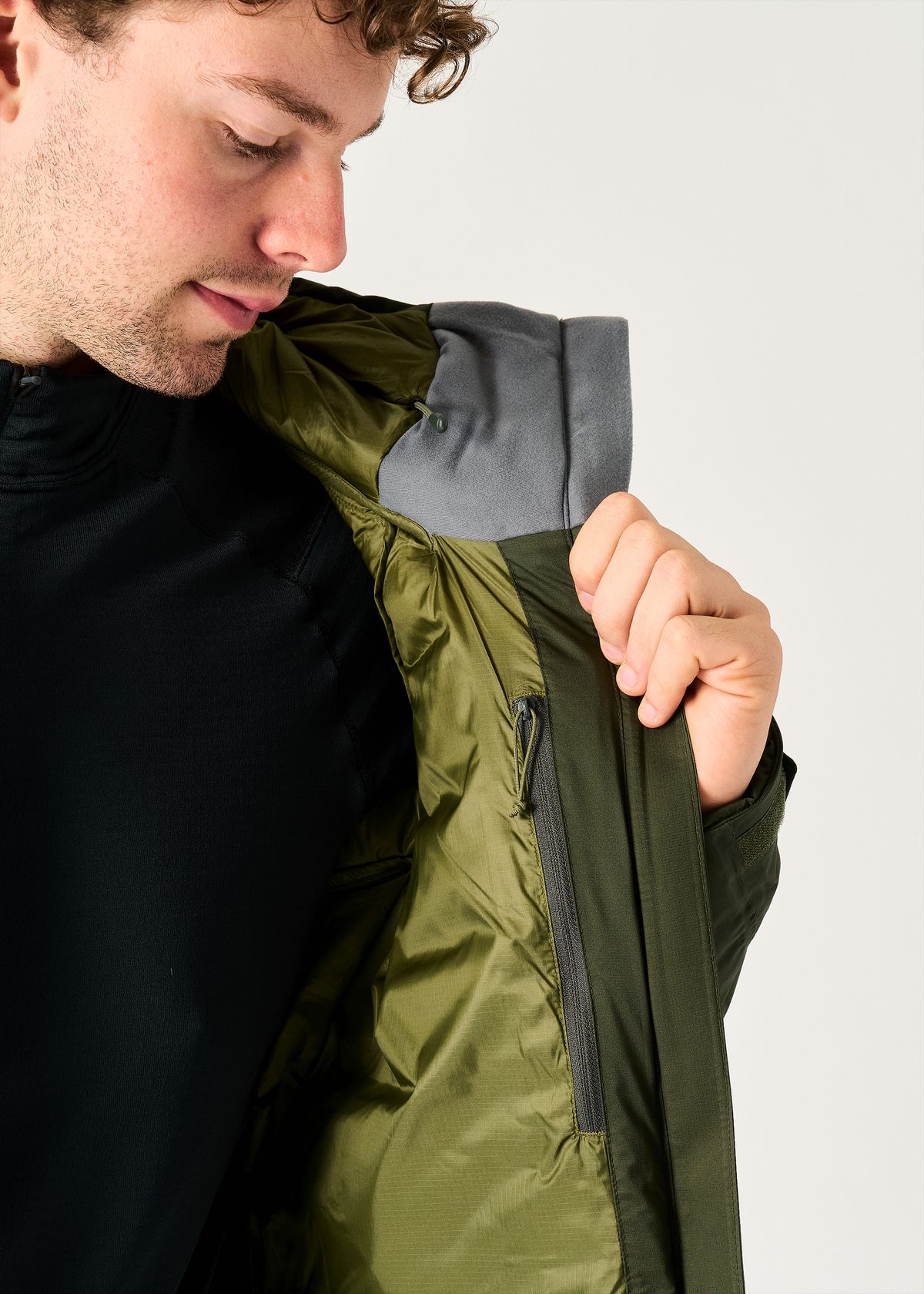   Internal zipped pocket 