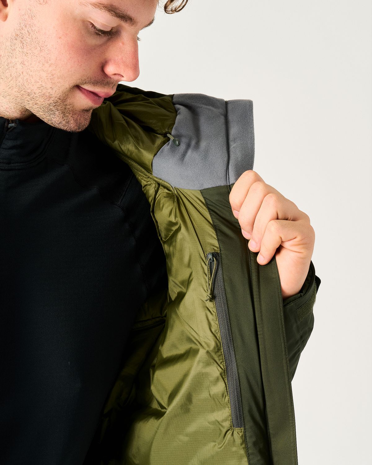   Internal zipped pocket 