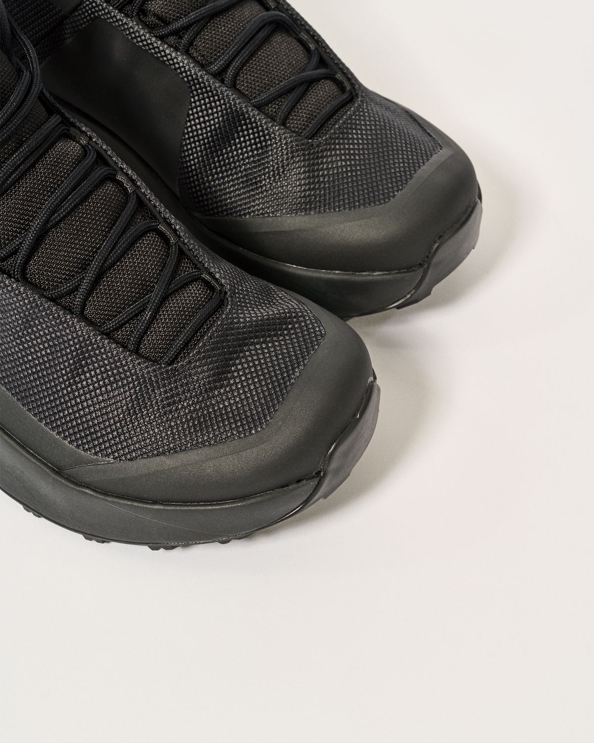 U-throat construction