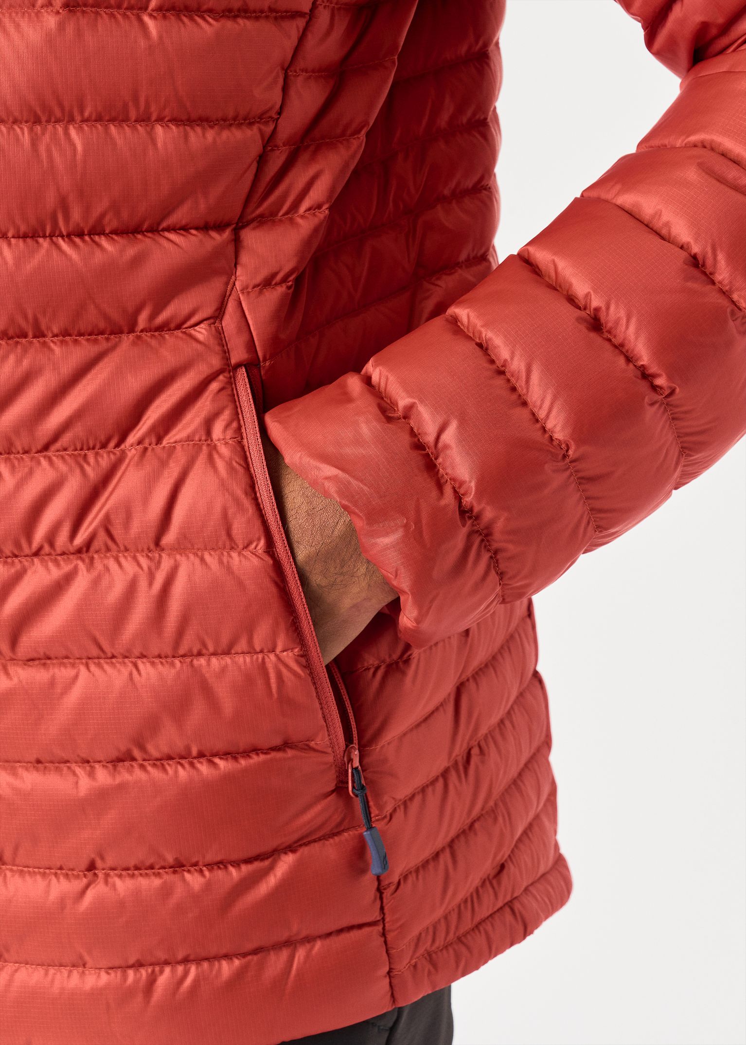 Zipped hand pockets