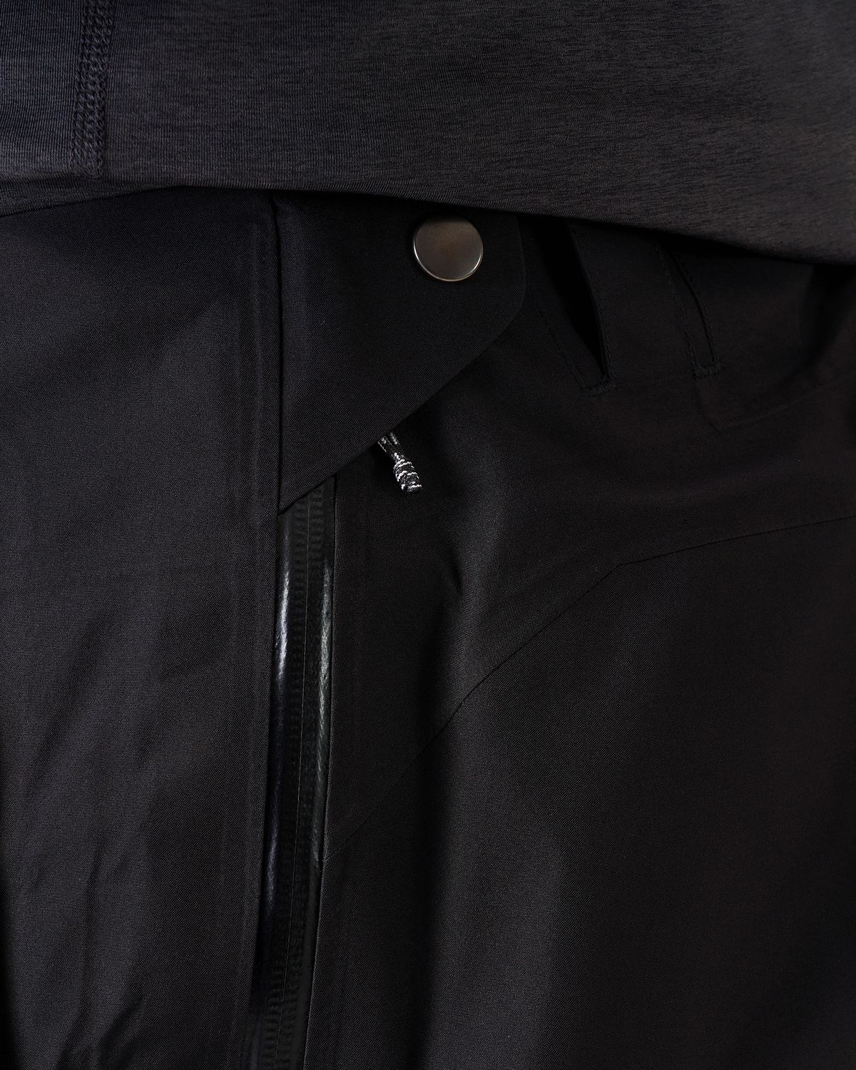  Adjustable waistband 