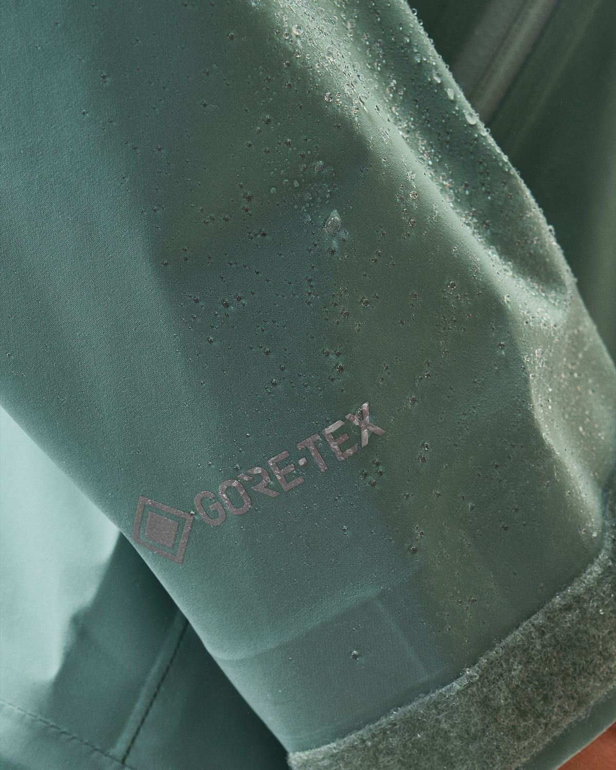  GORE-TEX waterproof protection 