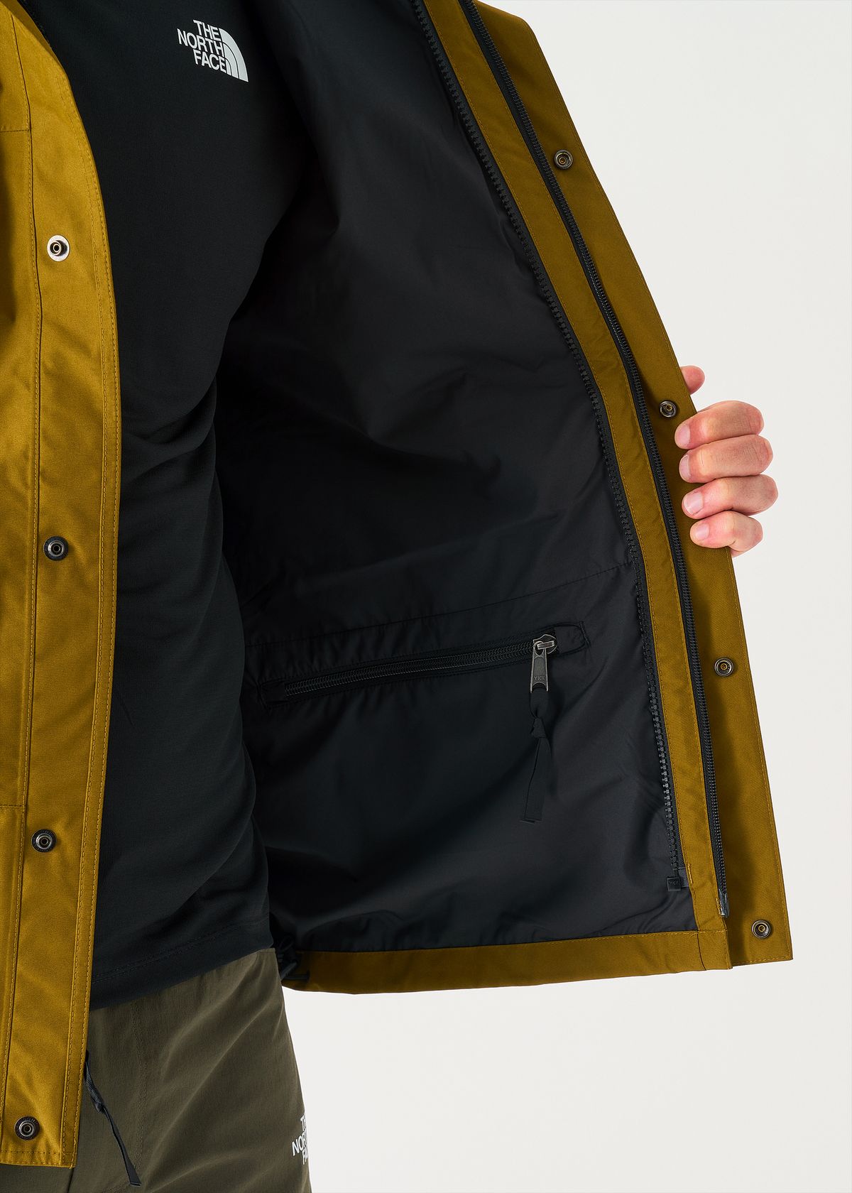  Internal zipped pocket 