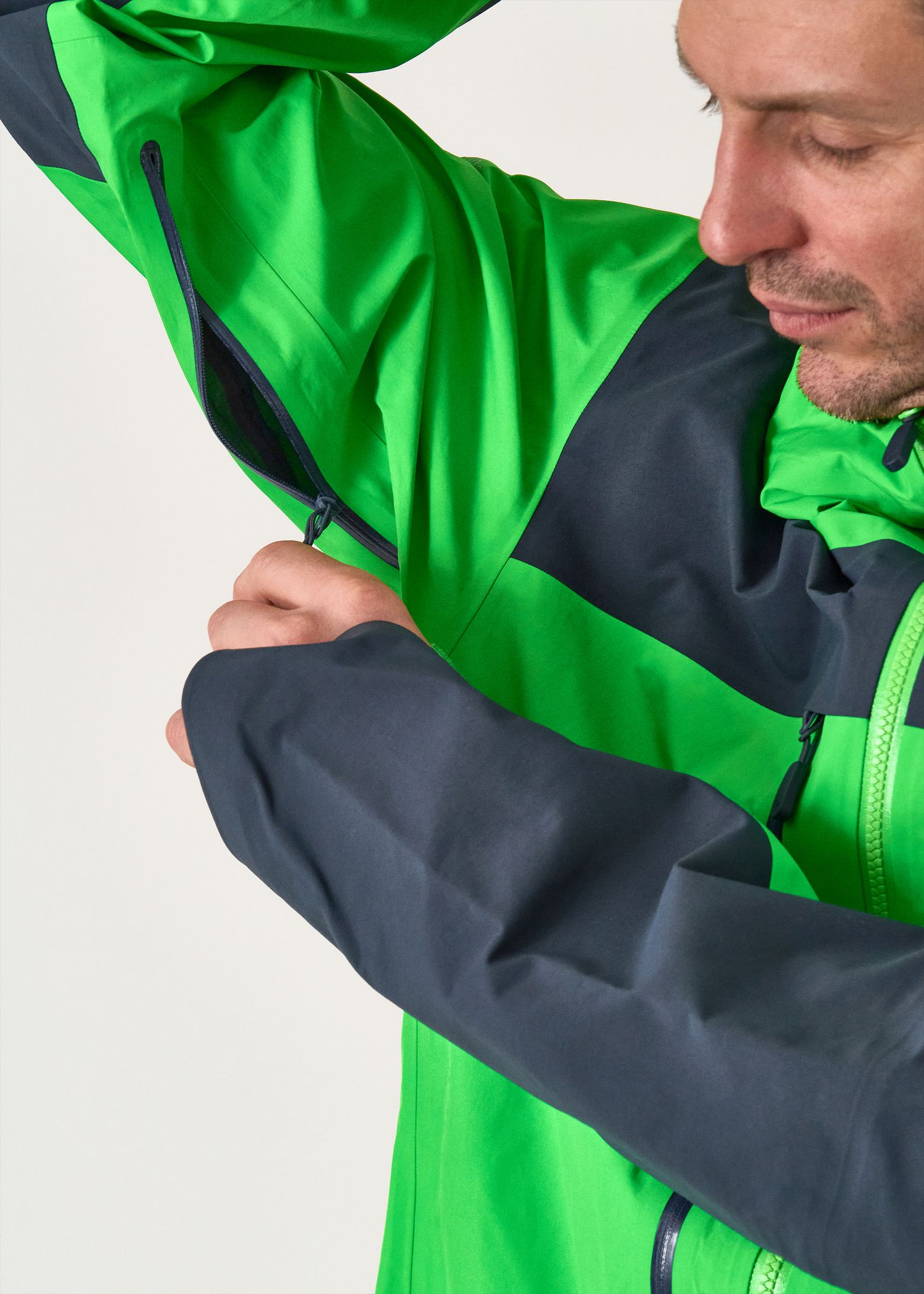Two-way pit zips     