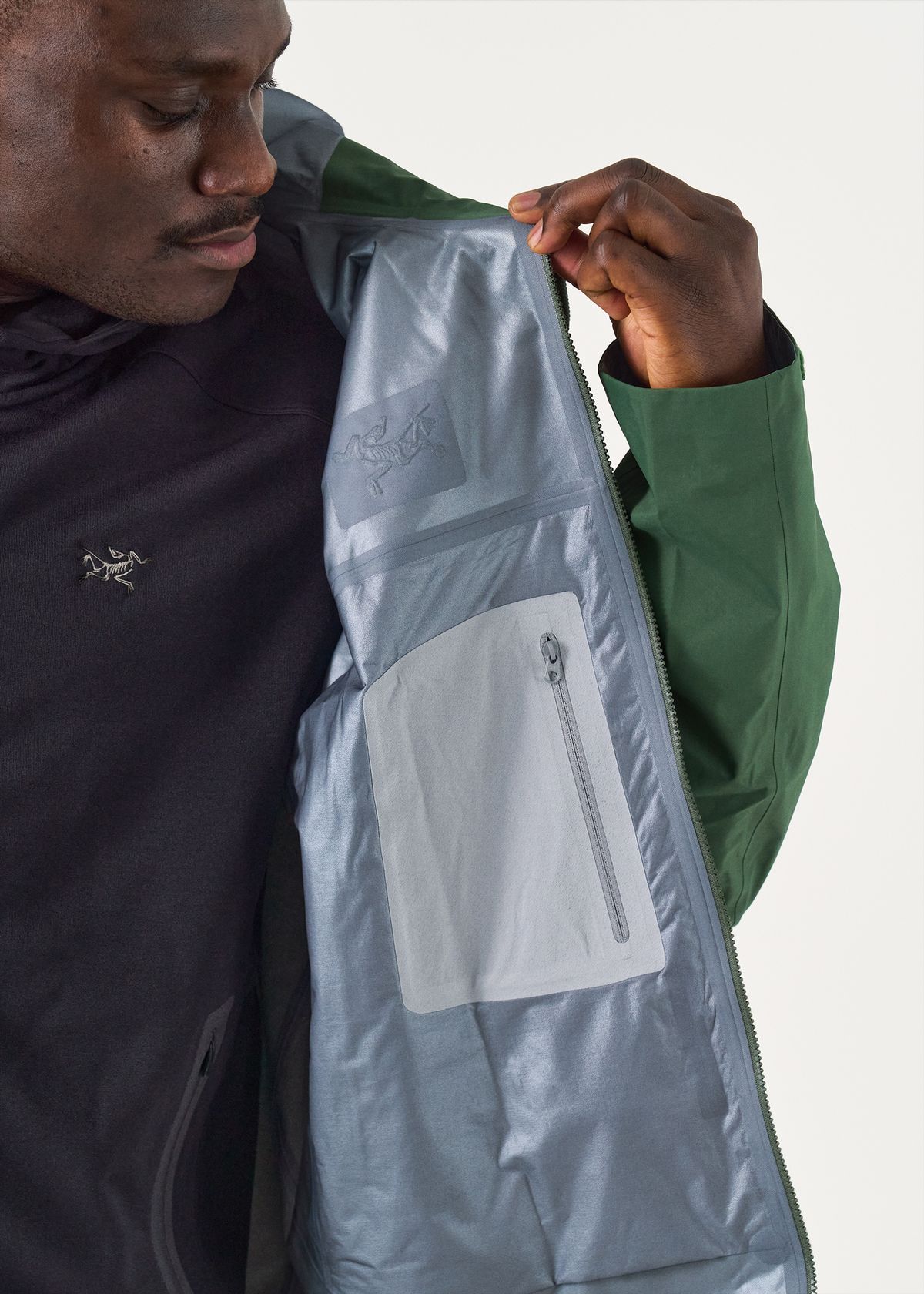 Internal zipped pocket