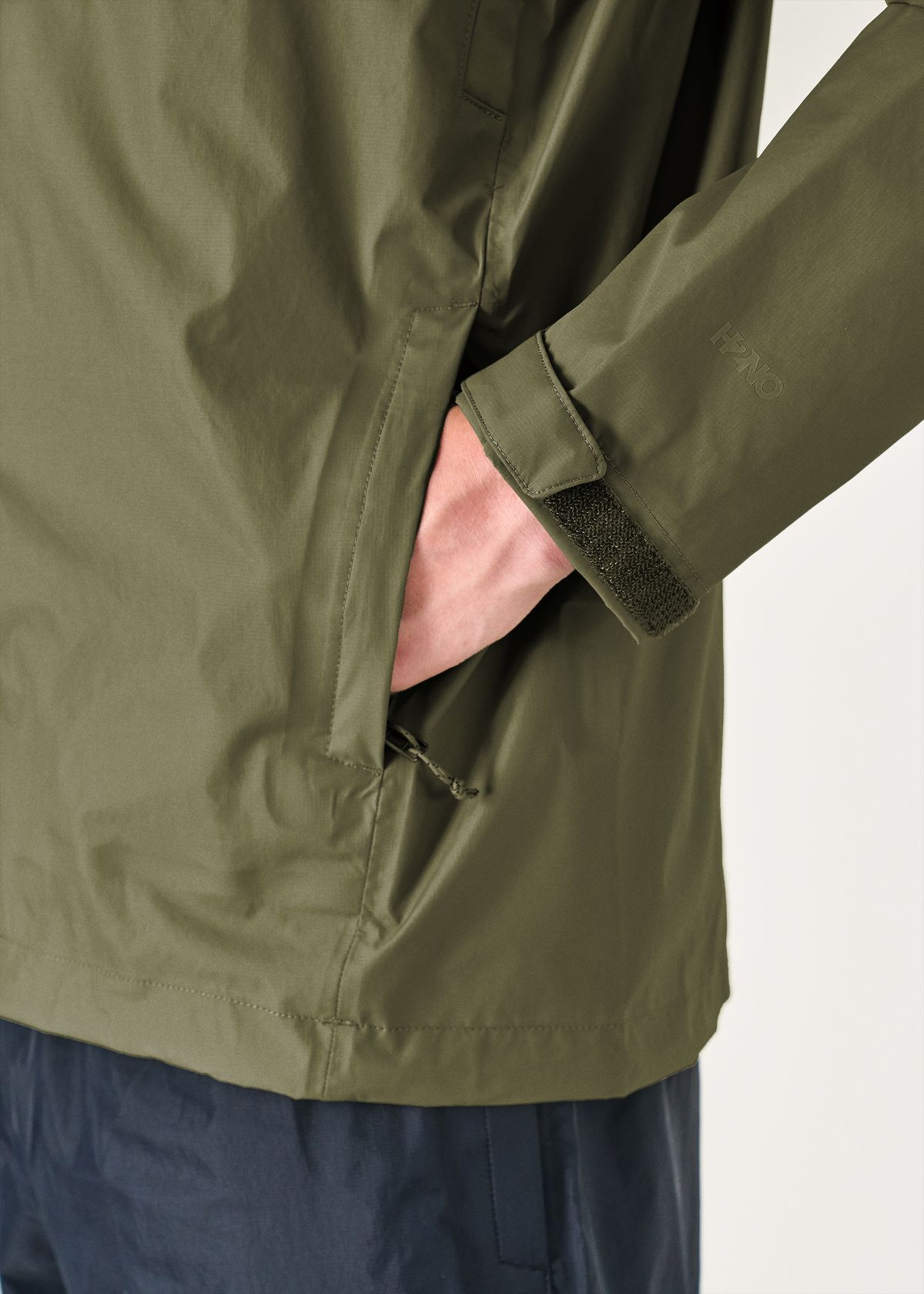Zipped hand pockets