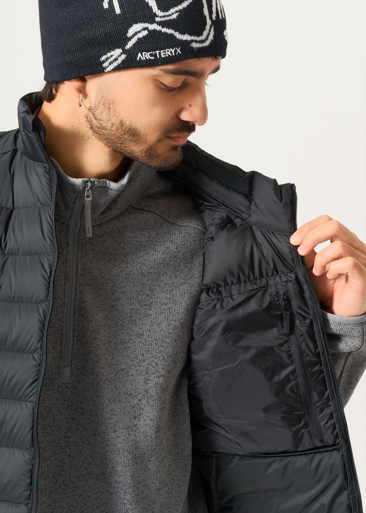  Internal zipped pocket 