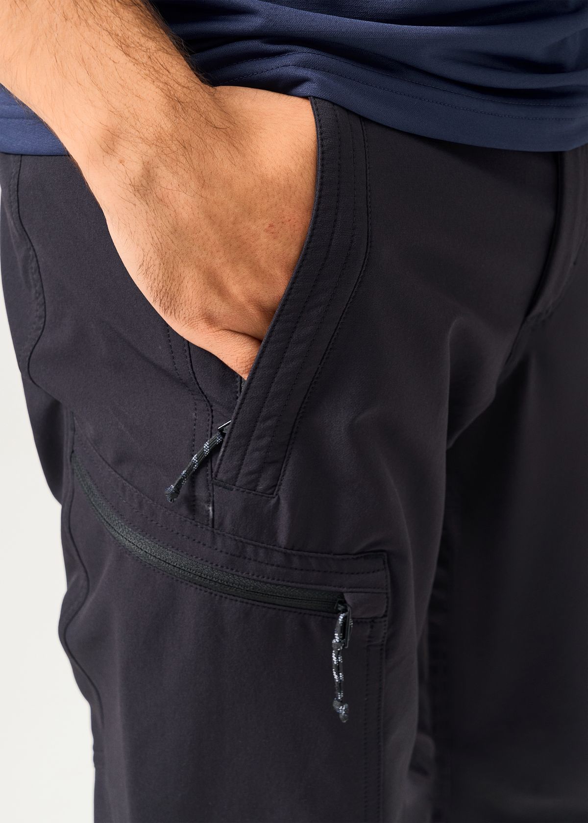 Zipped hand pocket