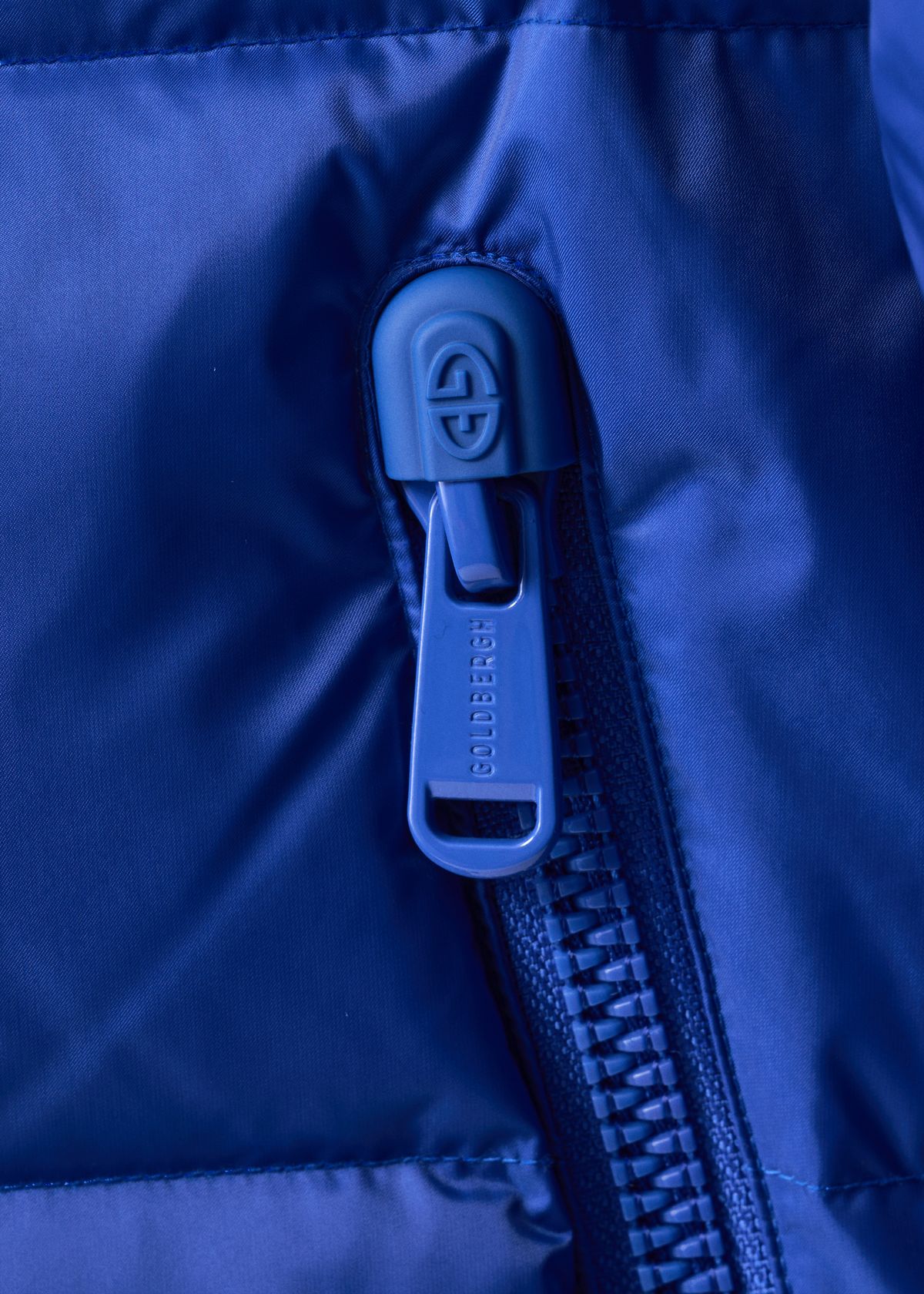 Feature Zipped Pockets