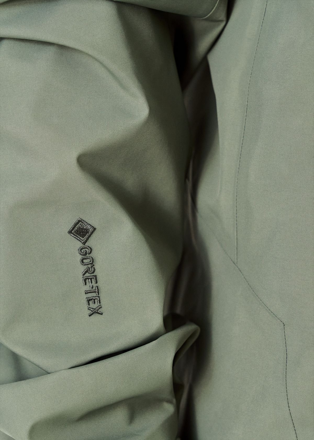 GORE-TEX 3-layer expanded polyethylene (ePE) waterproof protection 